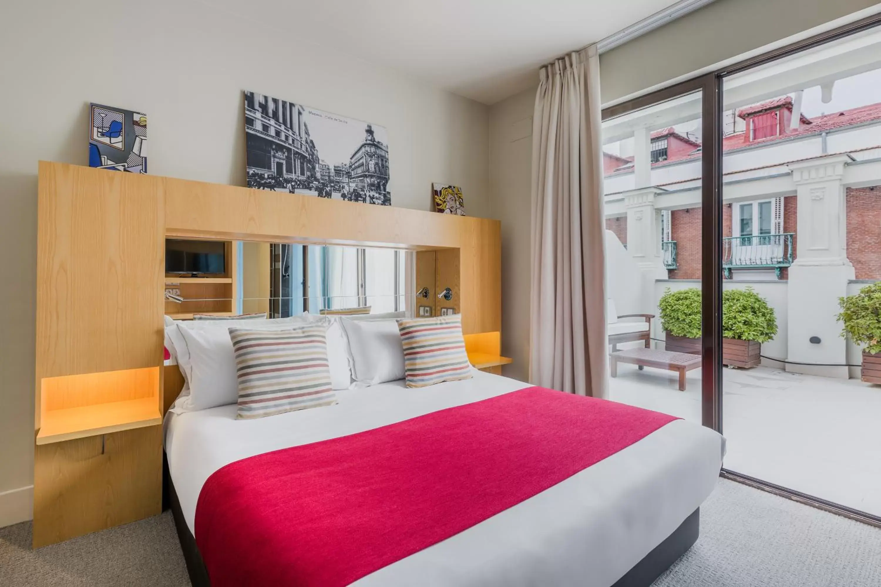 Executive Double Room with Terrace in Room Mate Alicia, Madrid Executive Double Room with Terrace in Room Mate Alicia, Madrid