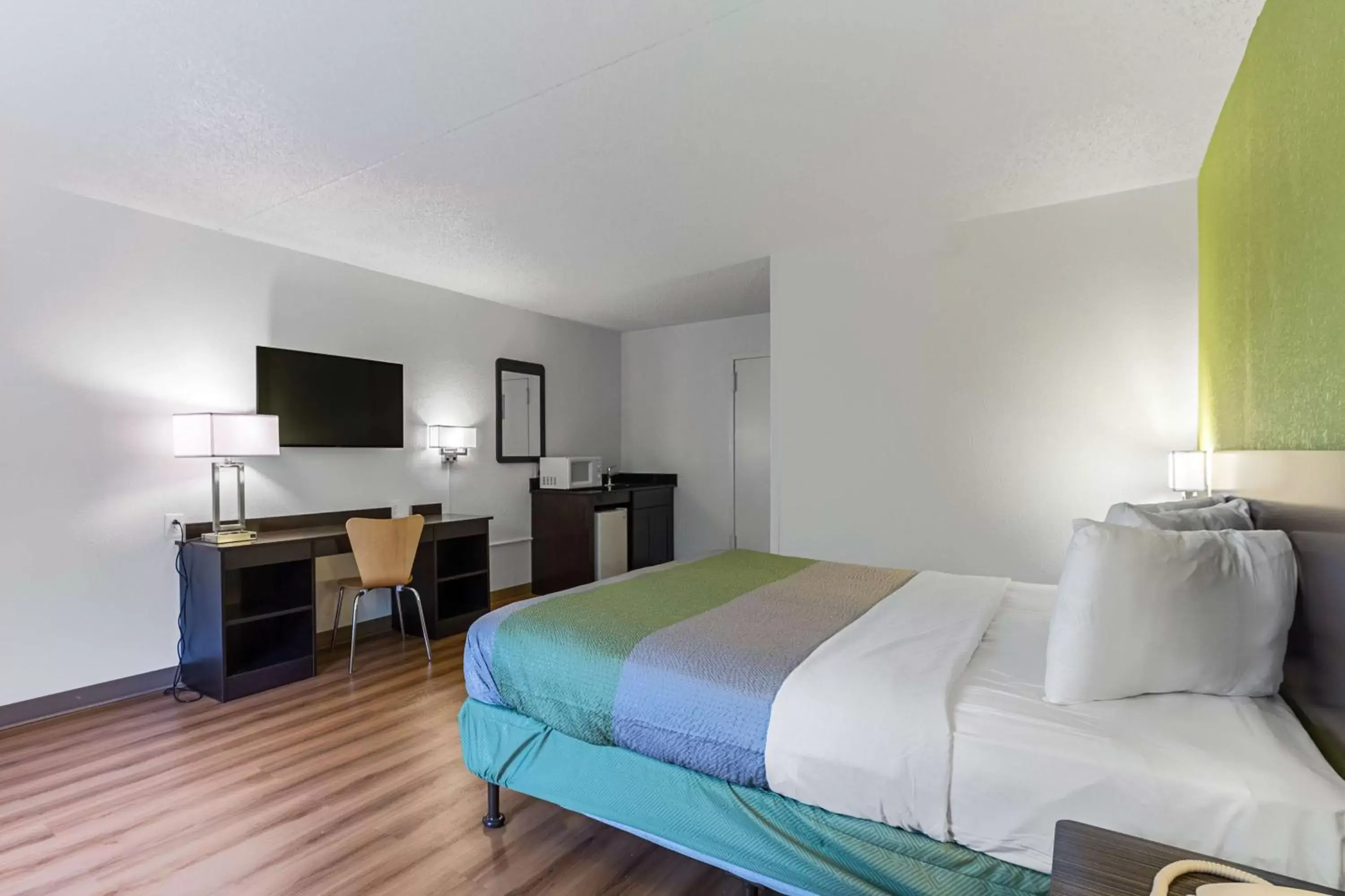 Queen Room - Disability Access - Roll in Shower in Motel 6-Warminster, PA Queen Room - Disability Access - Roll in Shower in Motel 6-Warminster, PA