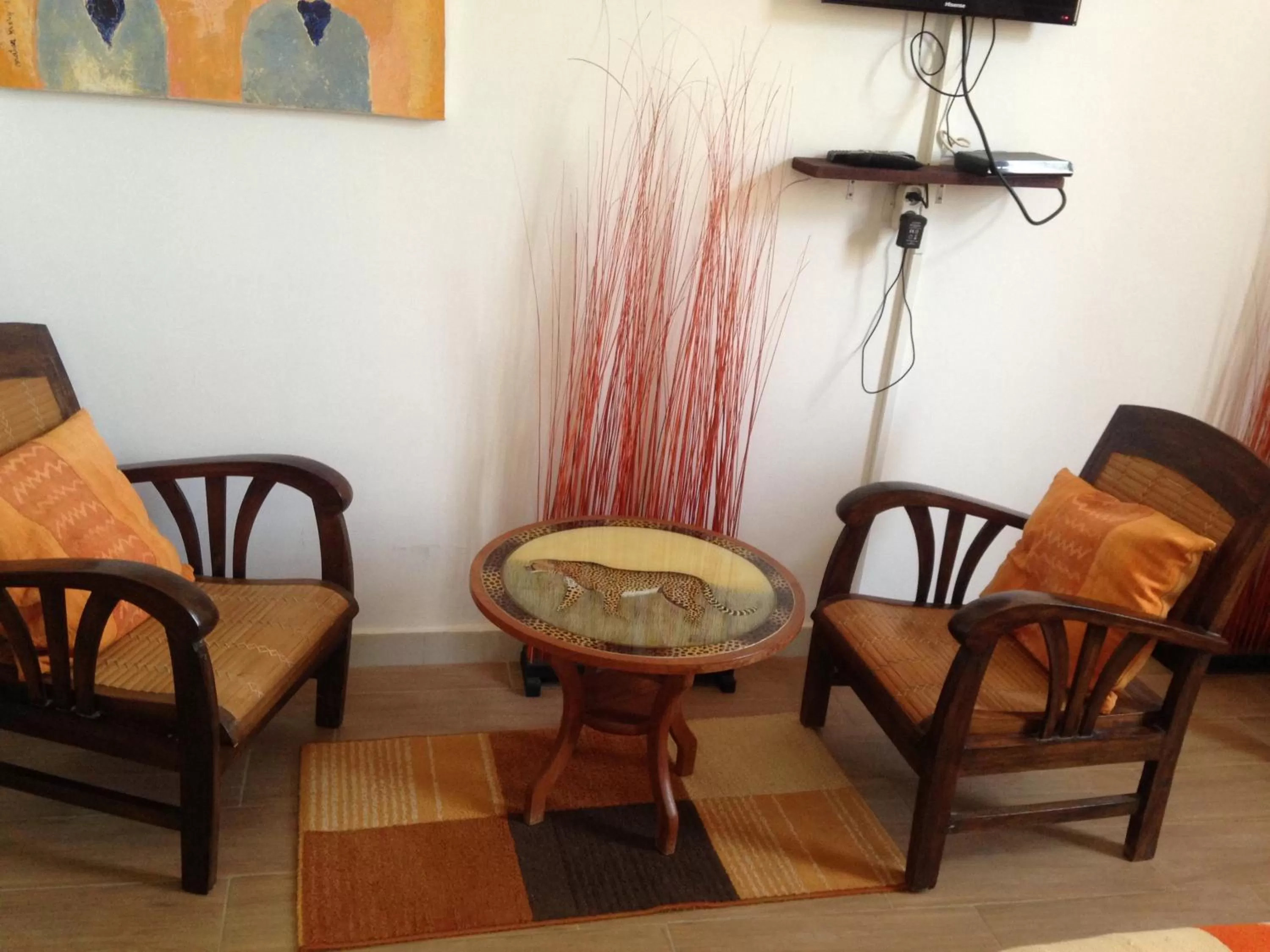 Photo of the whole room, Seating Area in Nyéléni maison sahel