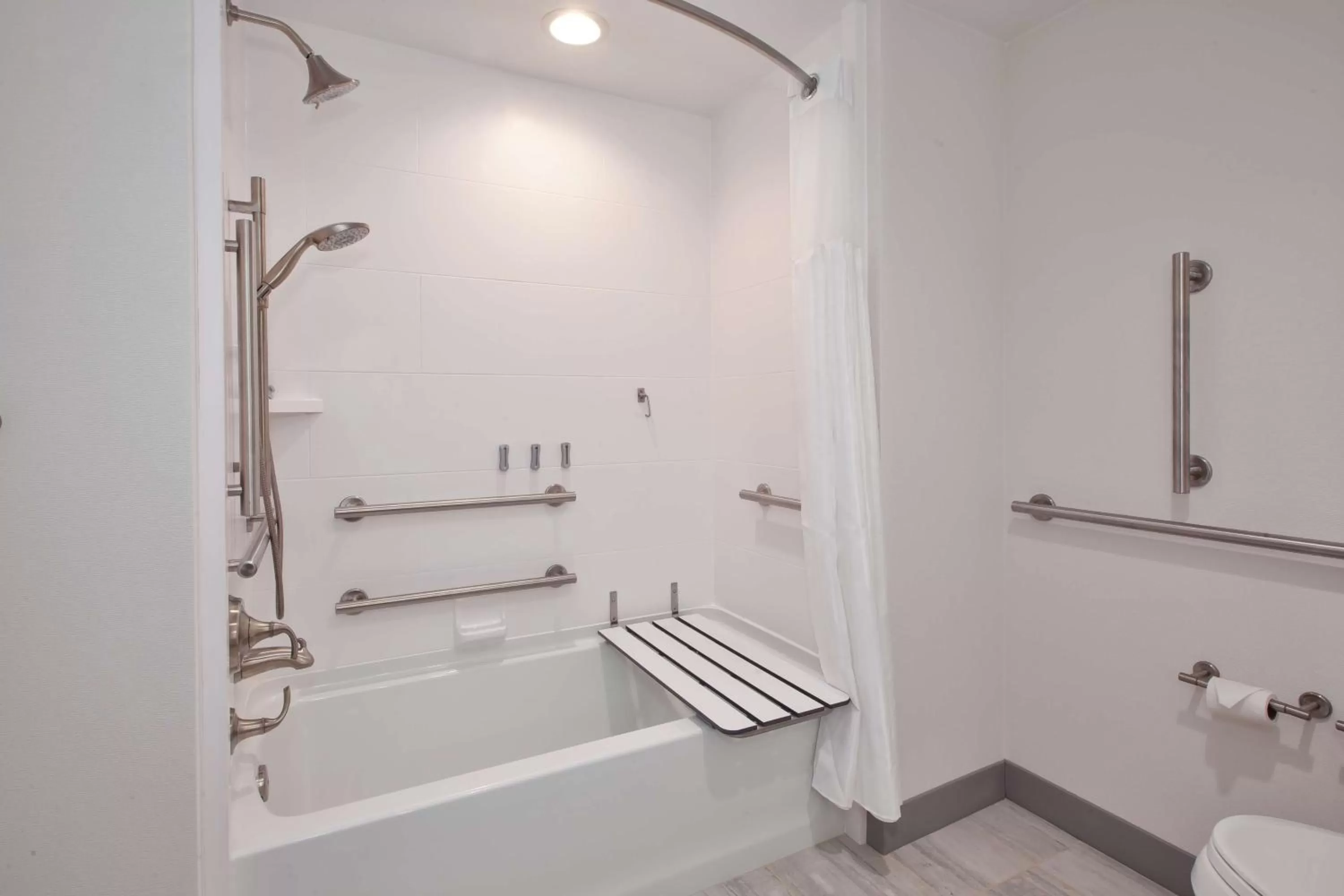 Bathroom in Hilton Garden Inn Columbus Easton, Oh