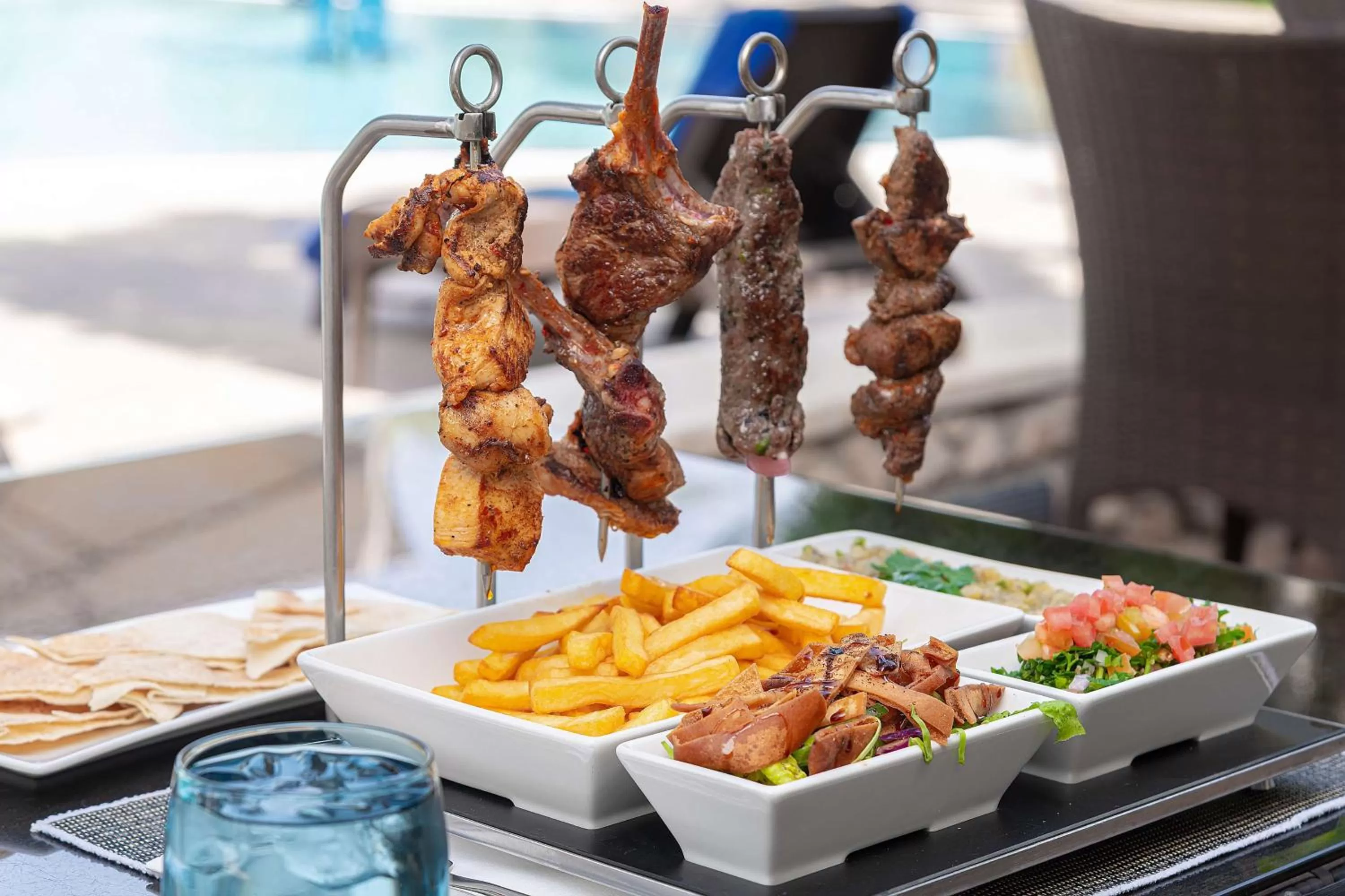 Lounge or bar in Radisson Blu Hotel & Resort, Al Ain