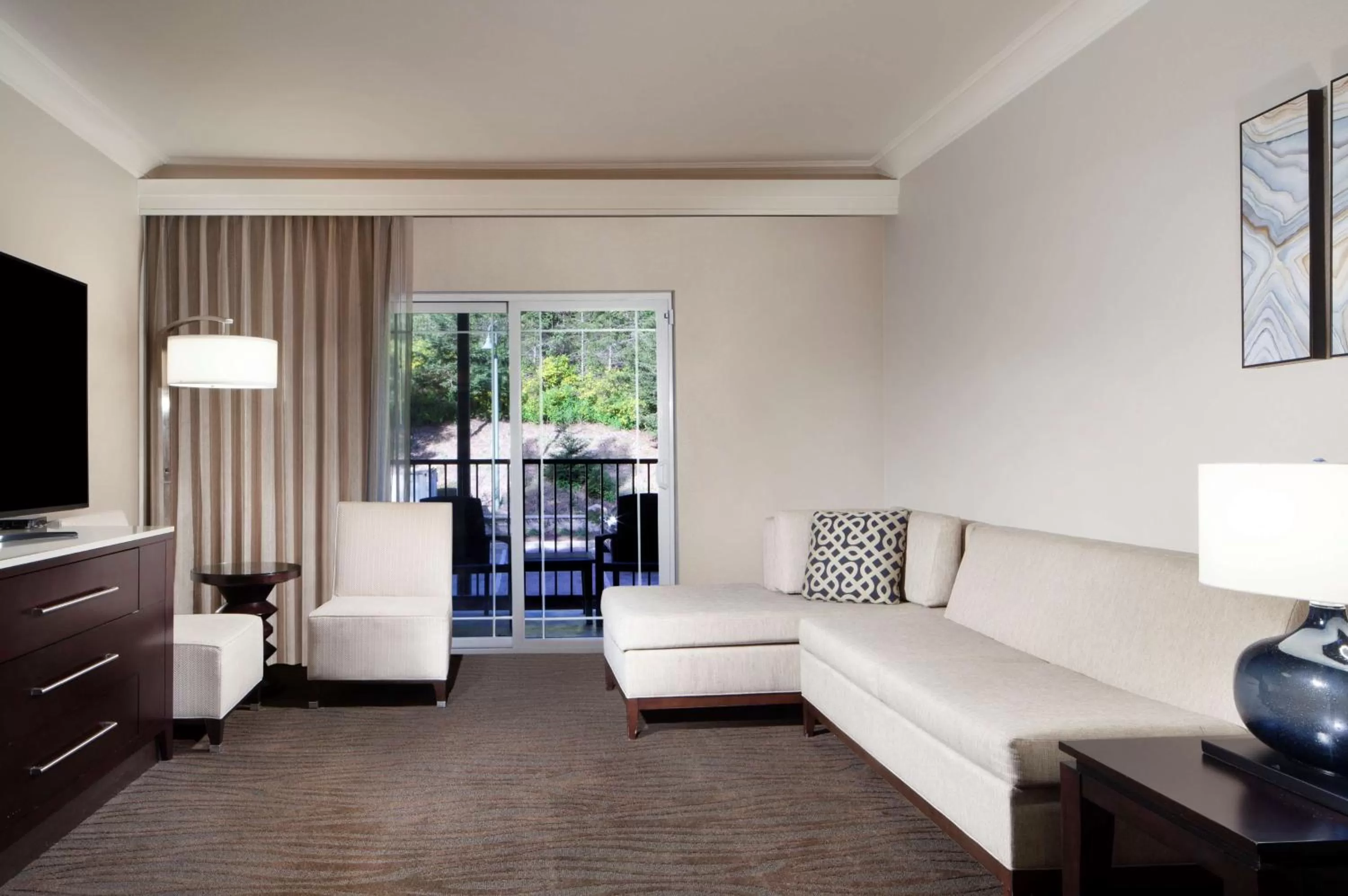 Living room in Hilton Santa Cruz Scotts Valley