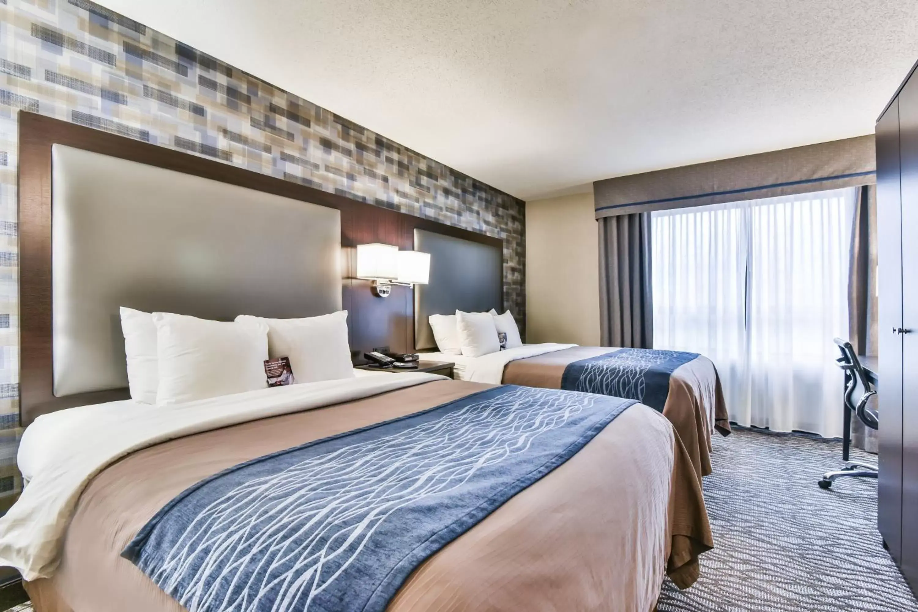 Standard Queen Room with Two Queen Beds -2nd Floor- Non-Smoking in Comfort Inn Montreal Airport Standard Queen Room with Two Queen Beds -2nd Floor- Non-Smoking in Comfort Inn Montreal Airport