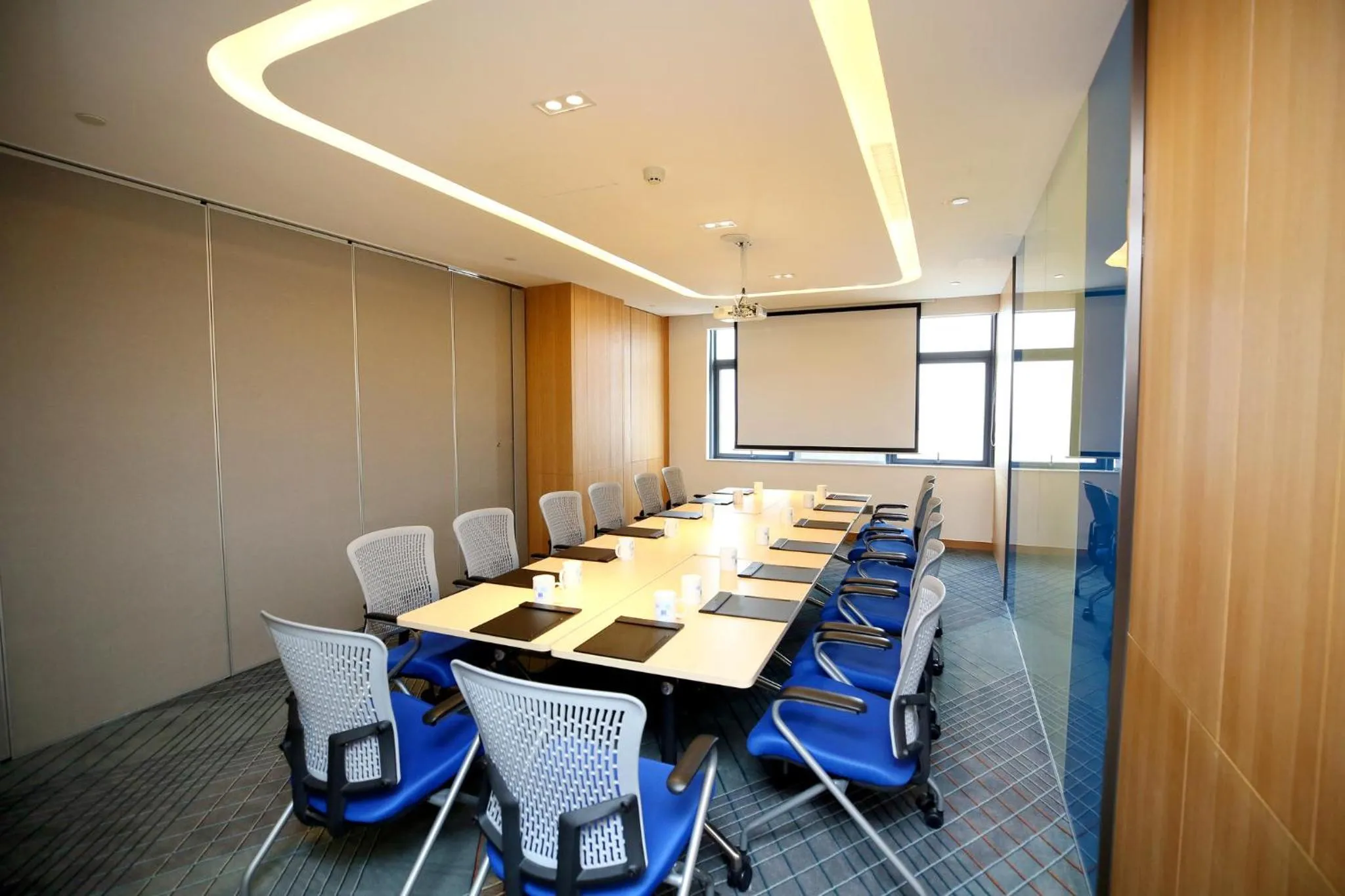 Meeting/conference room in Holiday Inn Express Chengdu North Railway Station by IHG - Near Panda Base, Near Chunxi Road Free laundromat