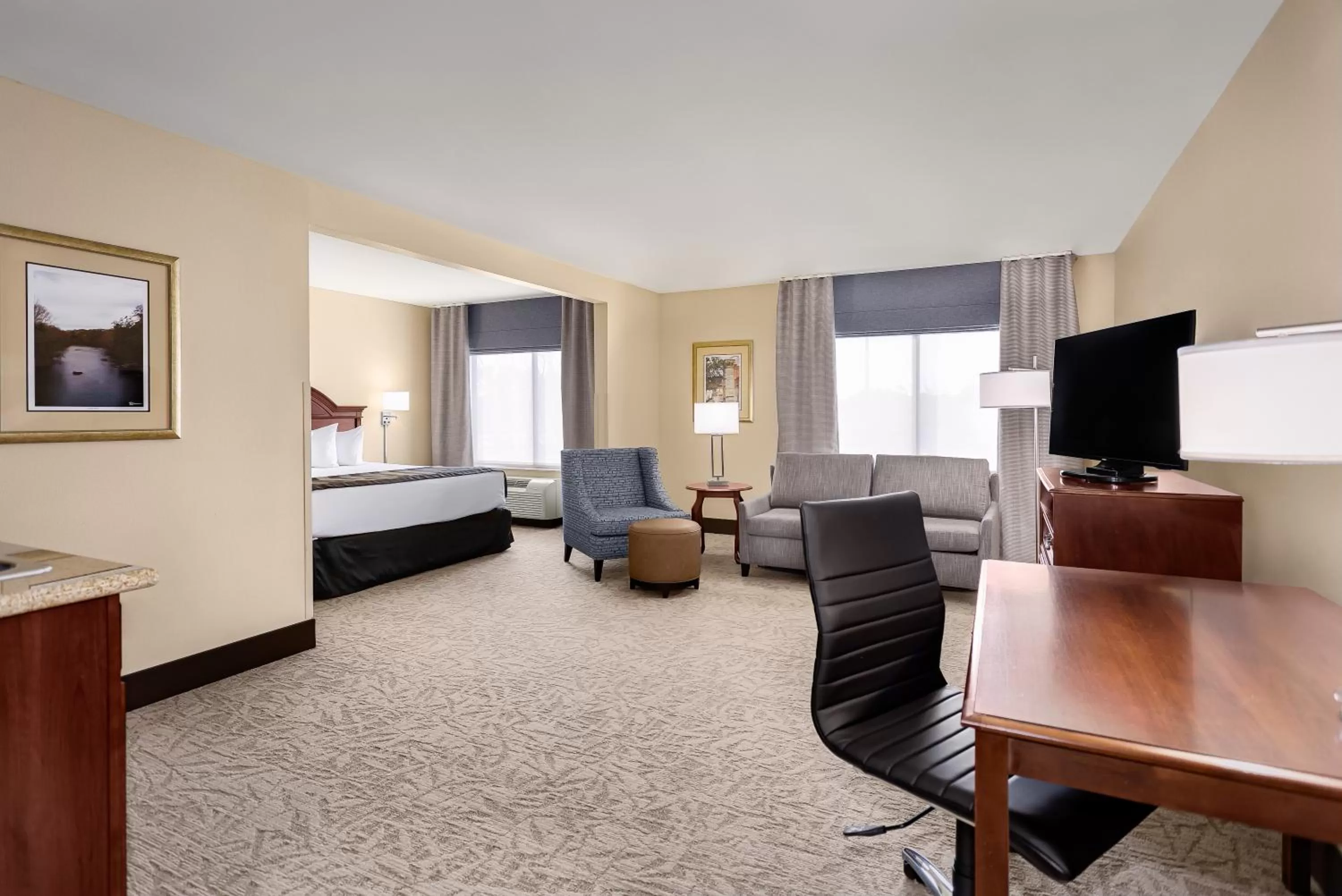 Bed in Lexington Expo Hotel by IHG
