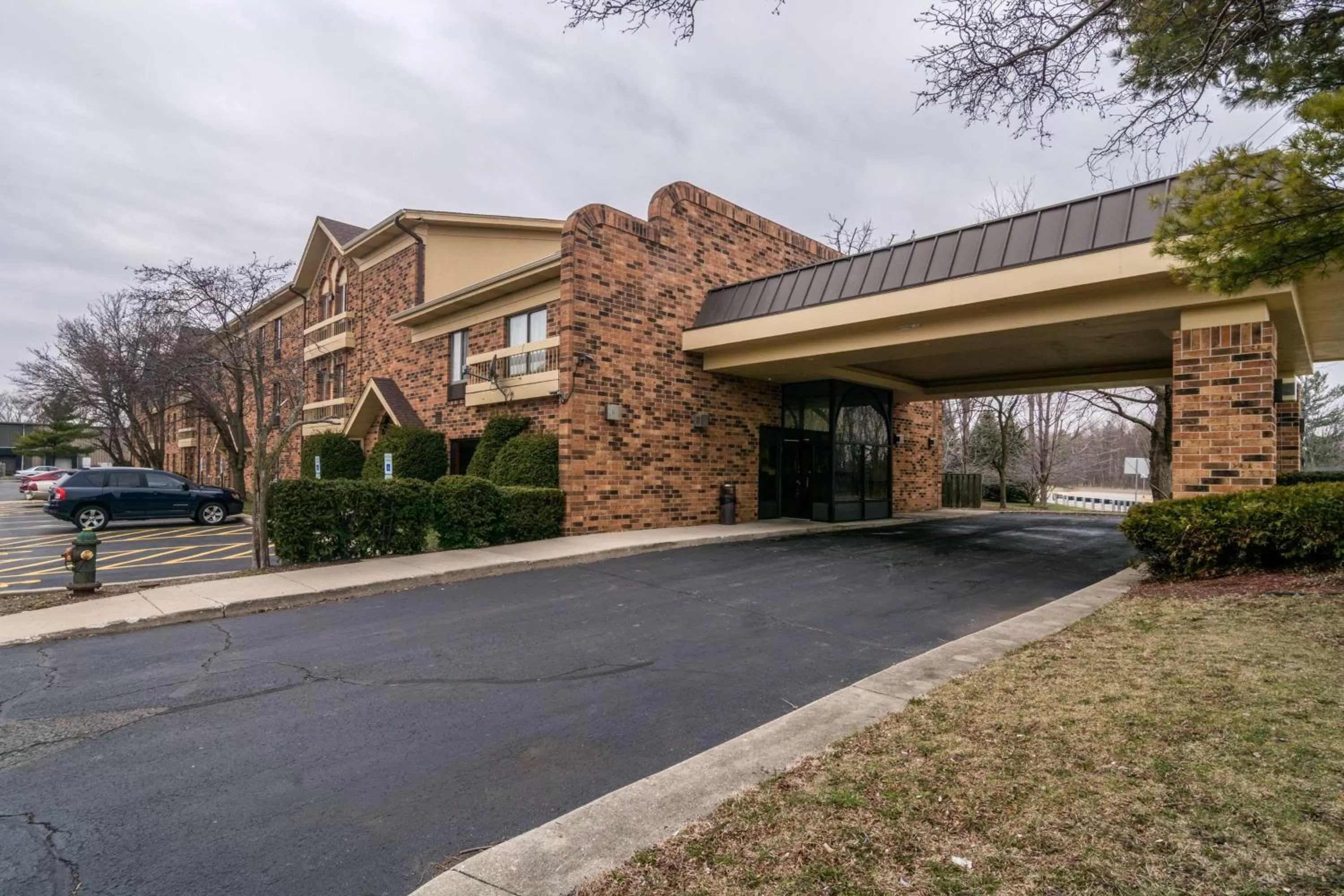 Property building in Motel 6-Libertyville, IL