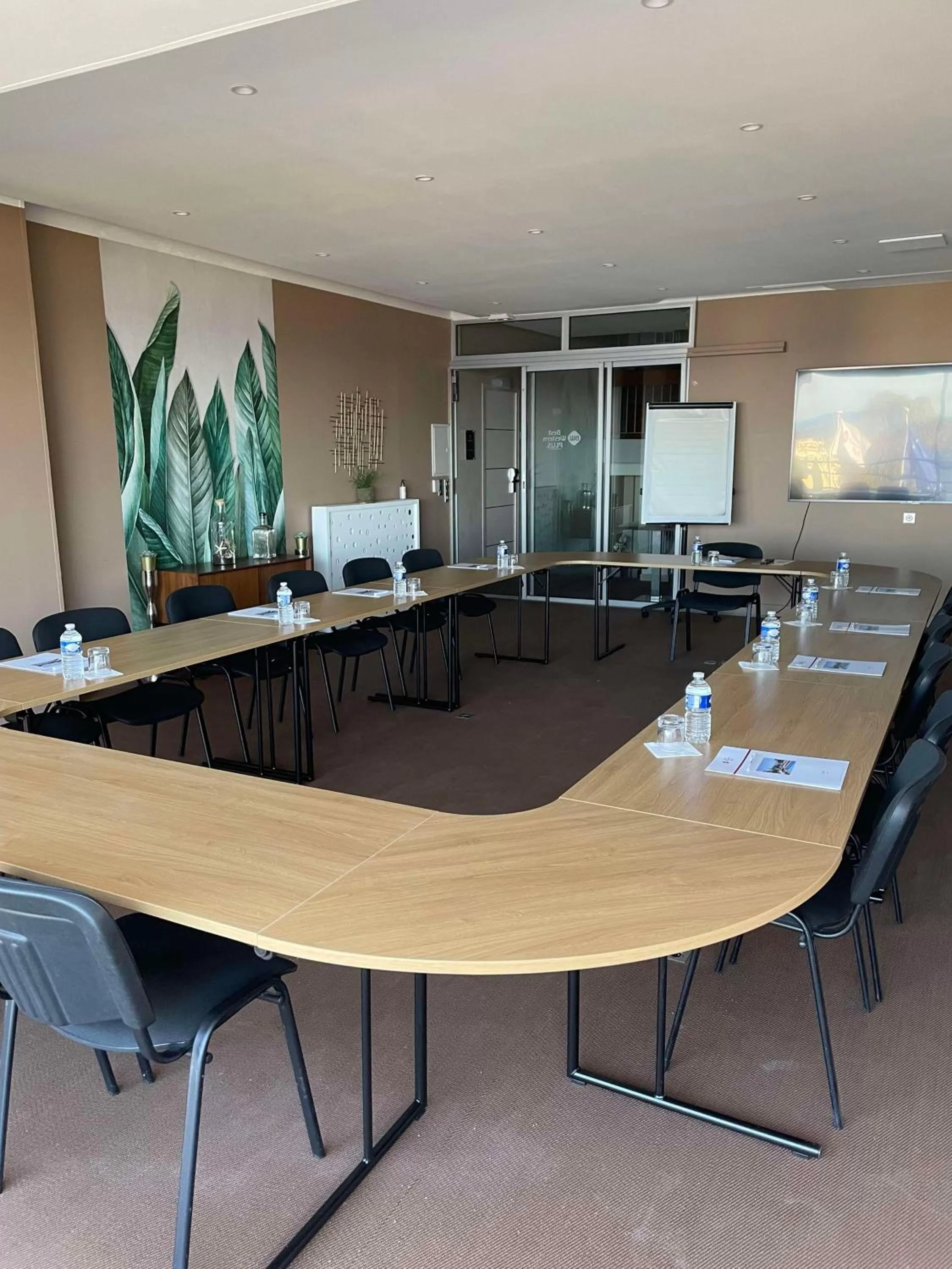 Meeting/conference room in Best Western Plus Hôtel la Rade