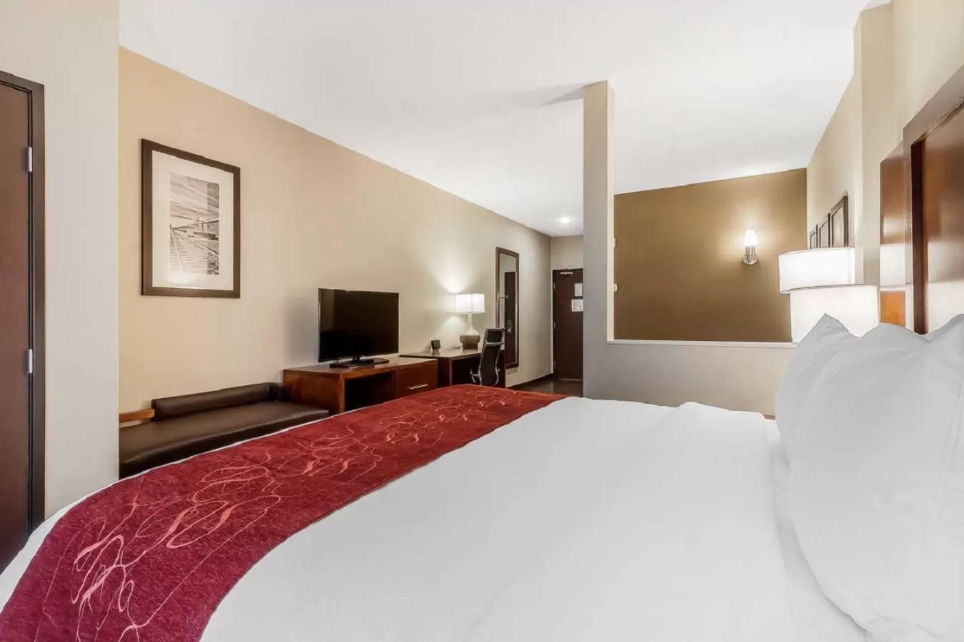 Photo of the whole room, Bed in Comfort Suites