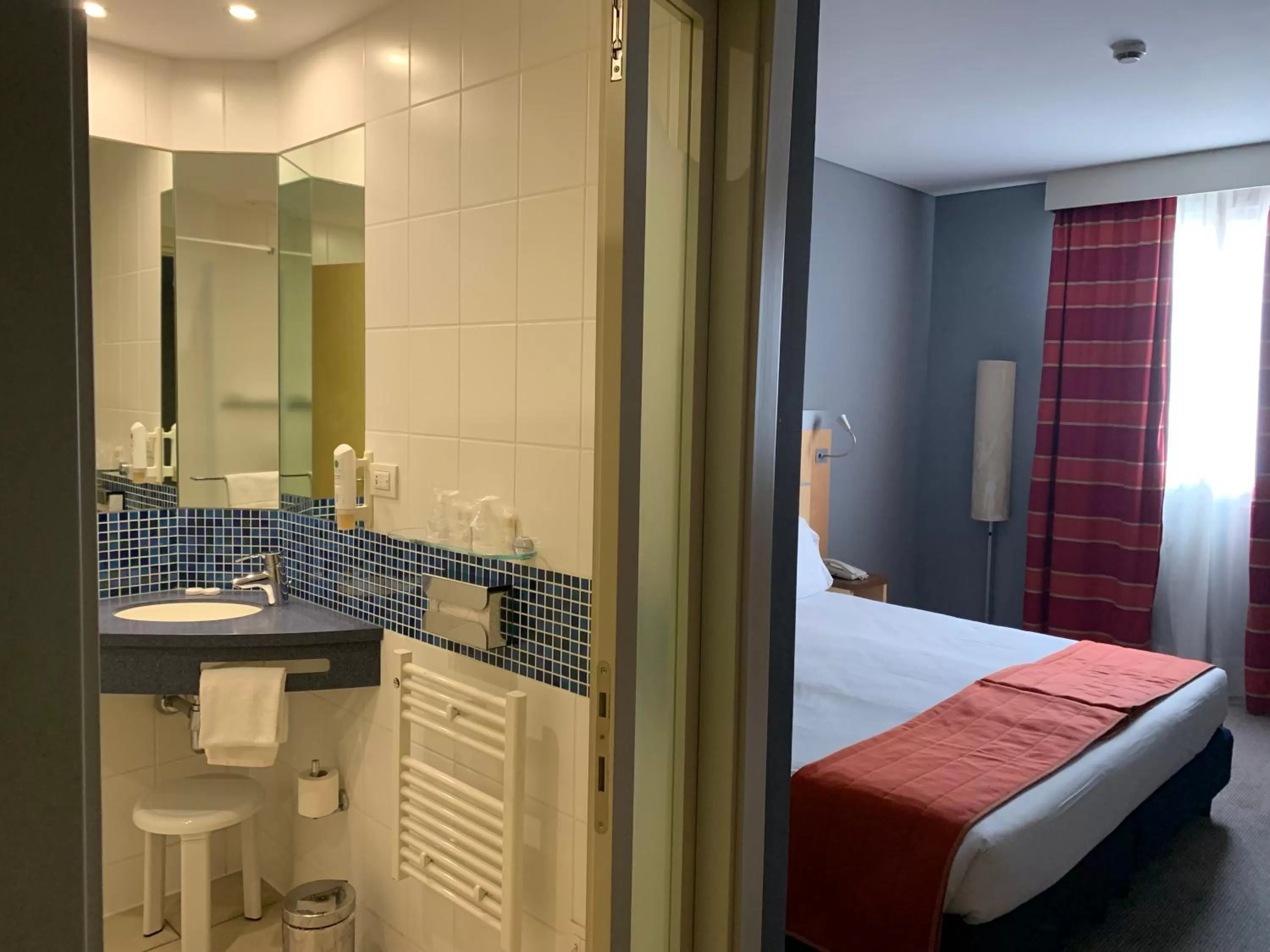 Bathroom, Bed in Bes Hotel Bergamo Ovest