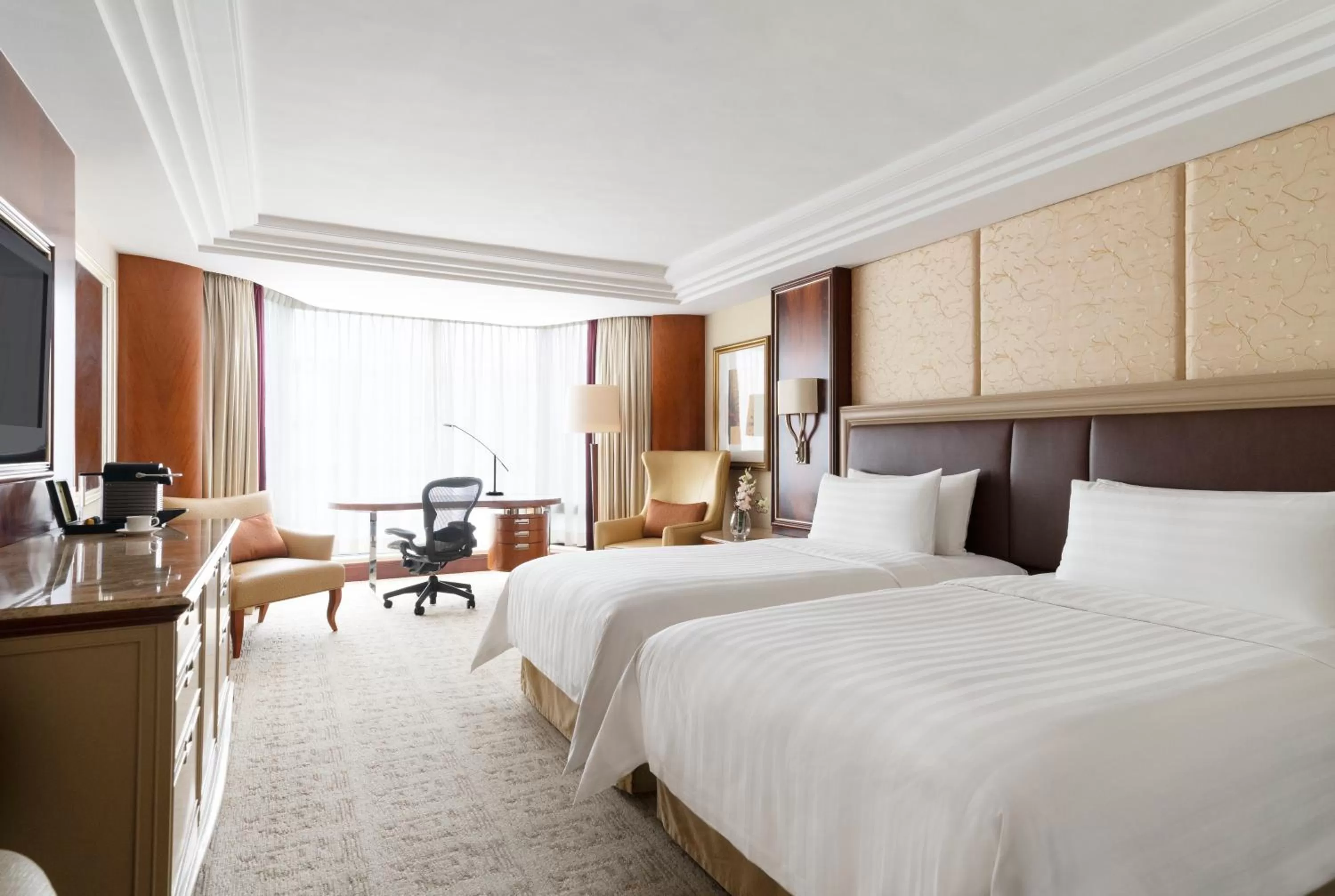 Horizon Club Deluxe Twin Room with Horizon Club Benefits in Kowloon Shangri-La, Hong Kong