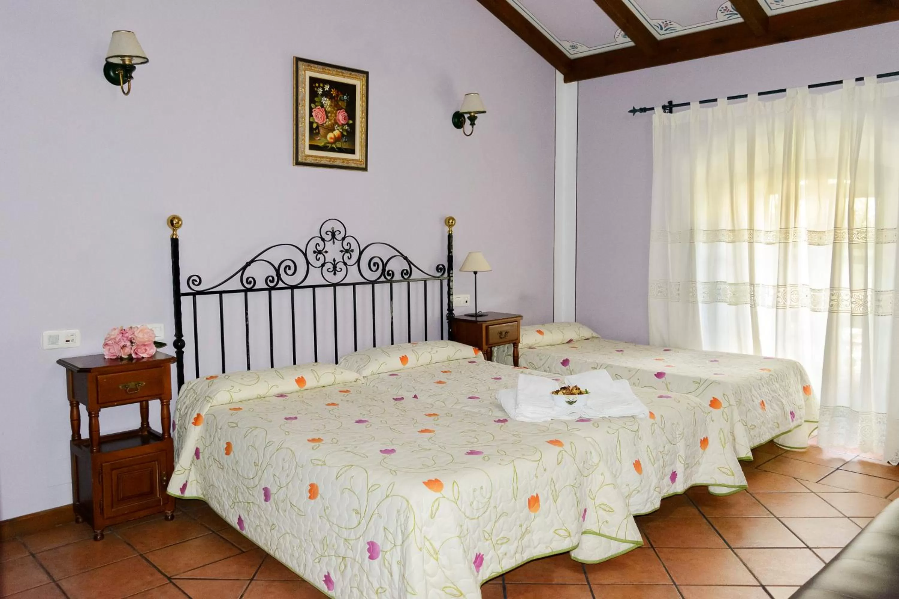 Photo of the whole room, Bed in Hospedium Hotel Rural Soterraña