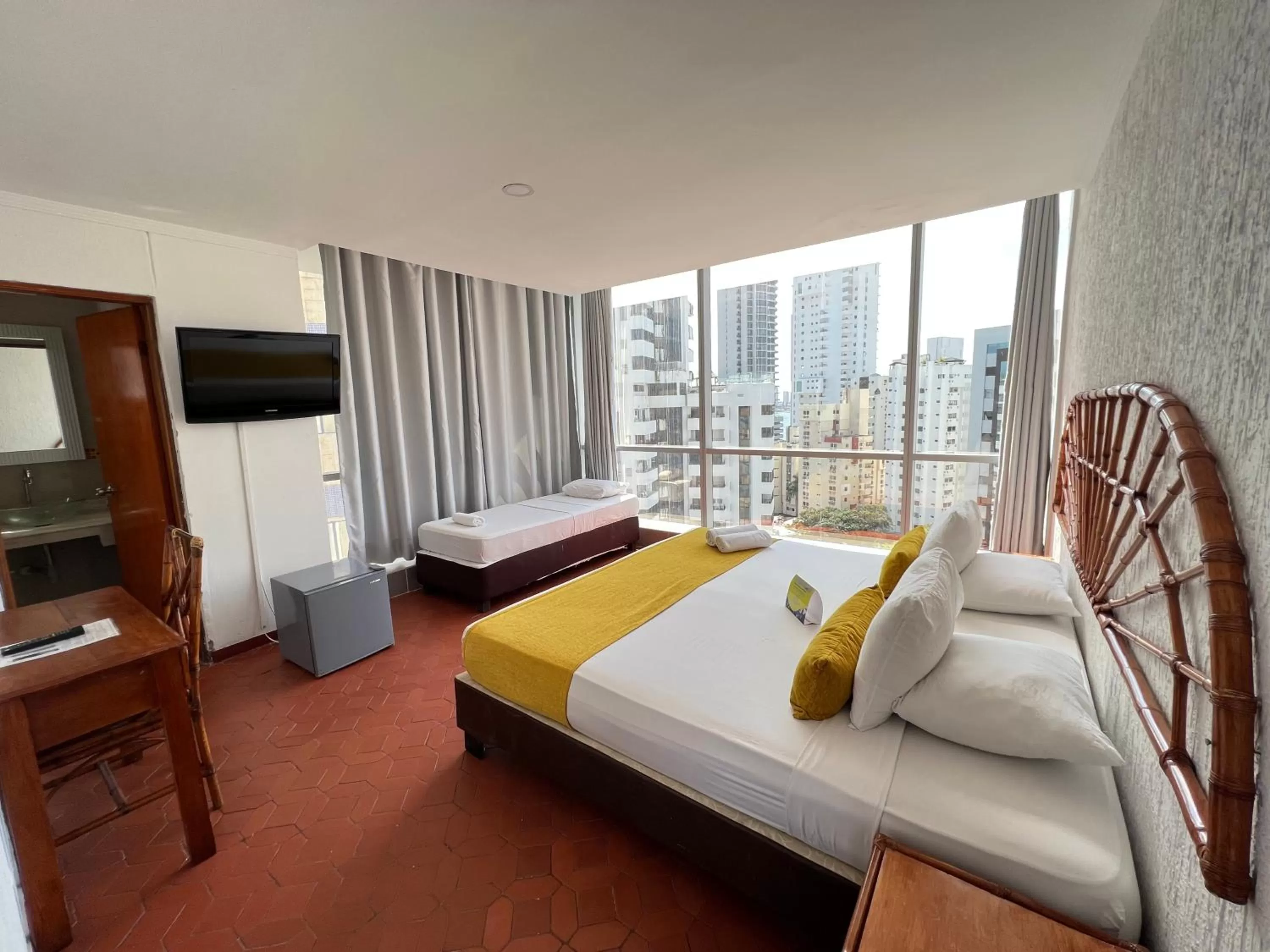 Bathroom, Bed in Hotel Costa del Sol