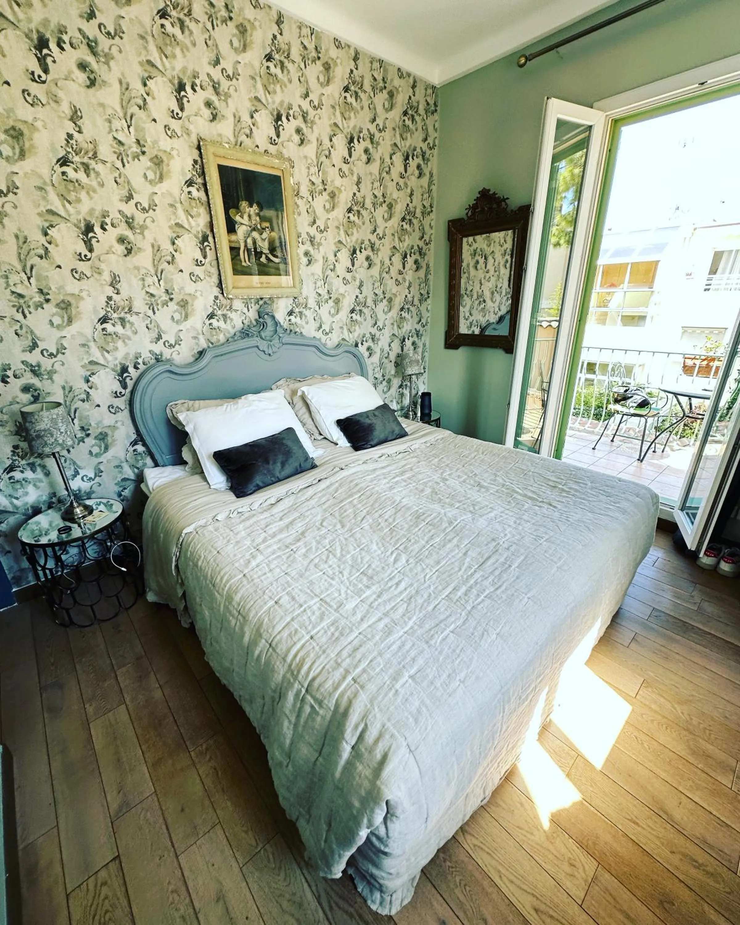 Bed in Hotel Le Ponteil