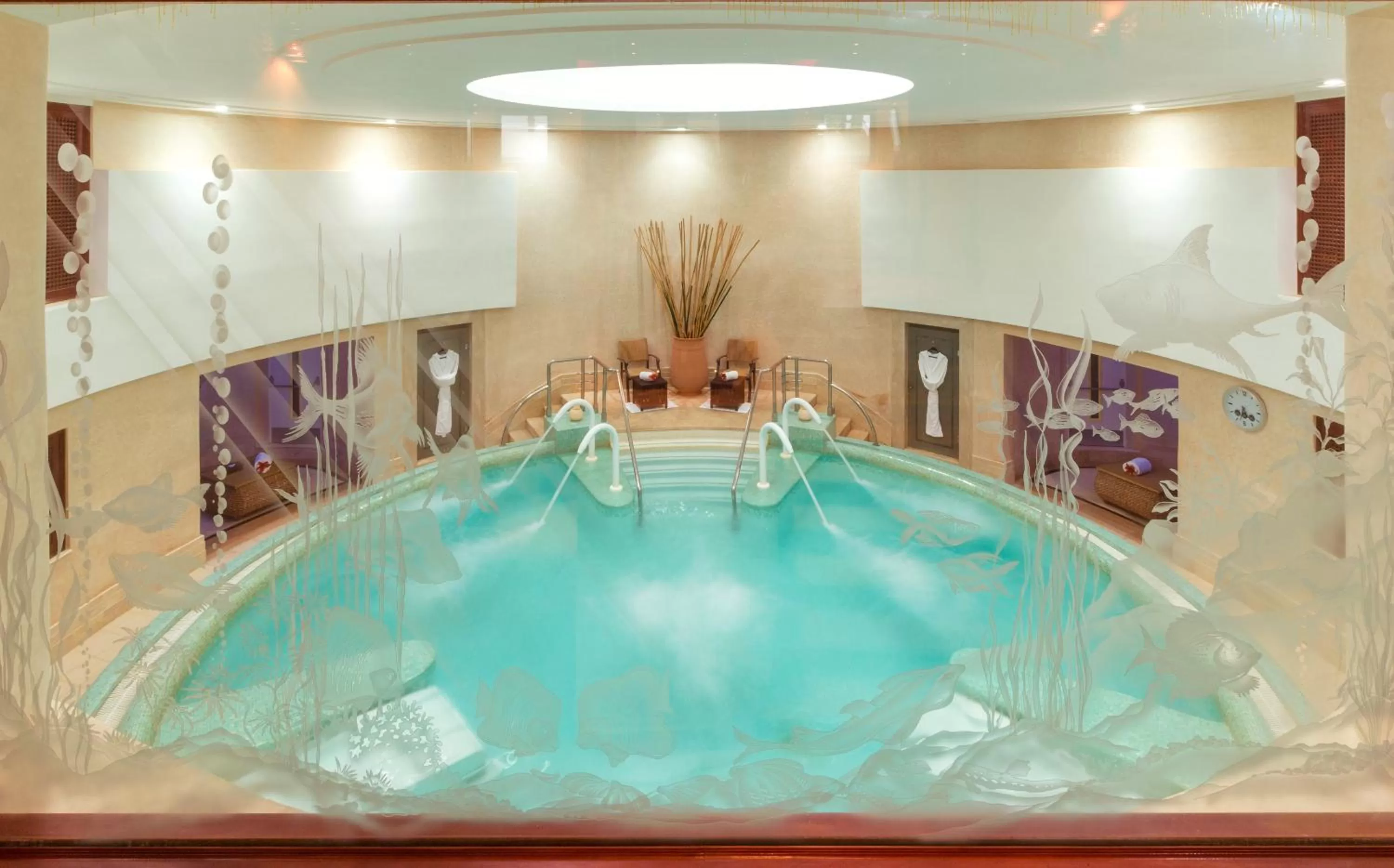 Hot Spring Bath in L' Amphitrite Palace Beach Resort & Spa