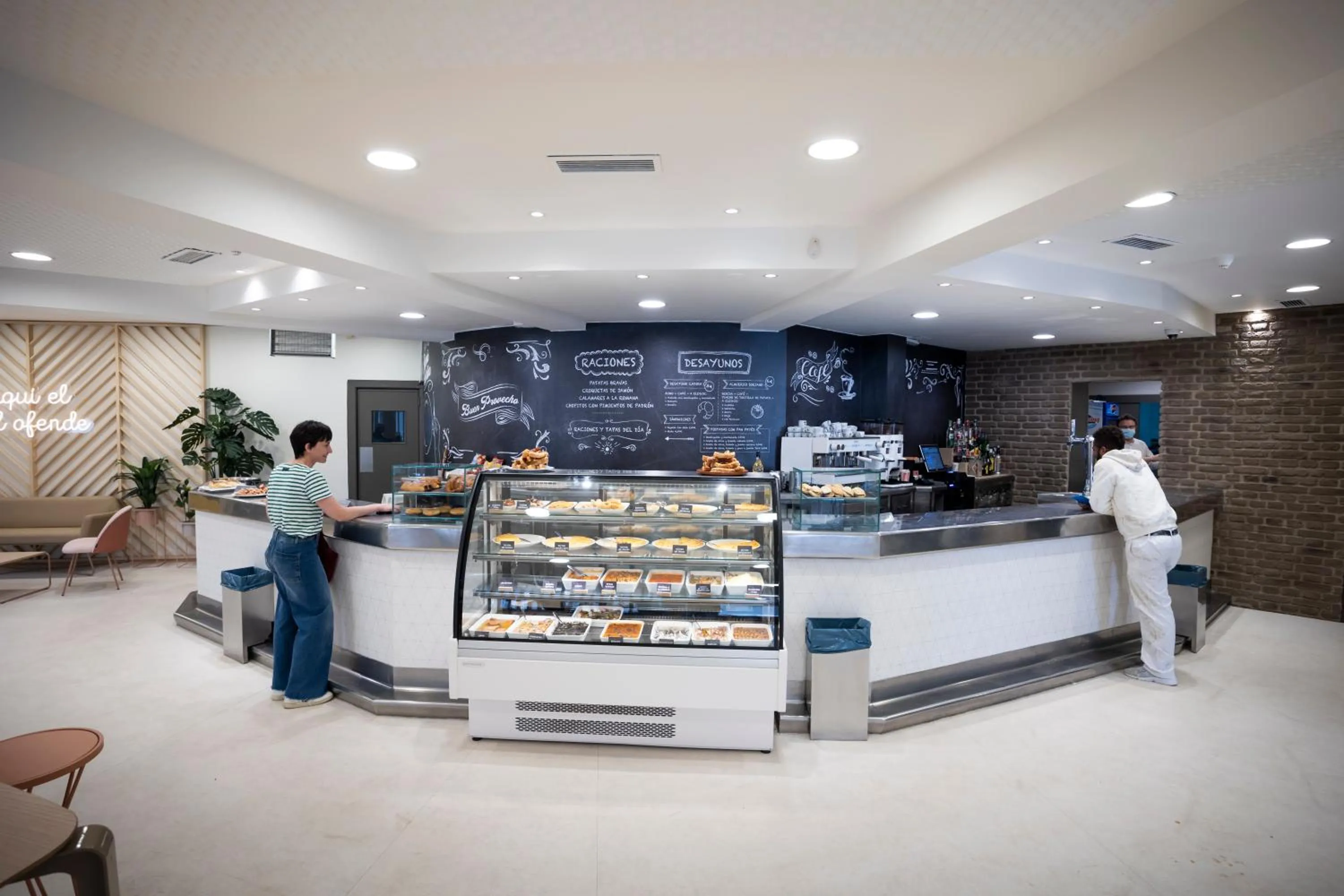 Restaurant/places to eat in Hotel Restaurante Cadosa