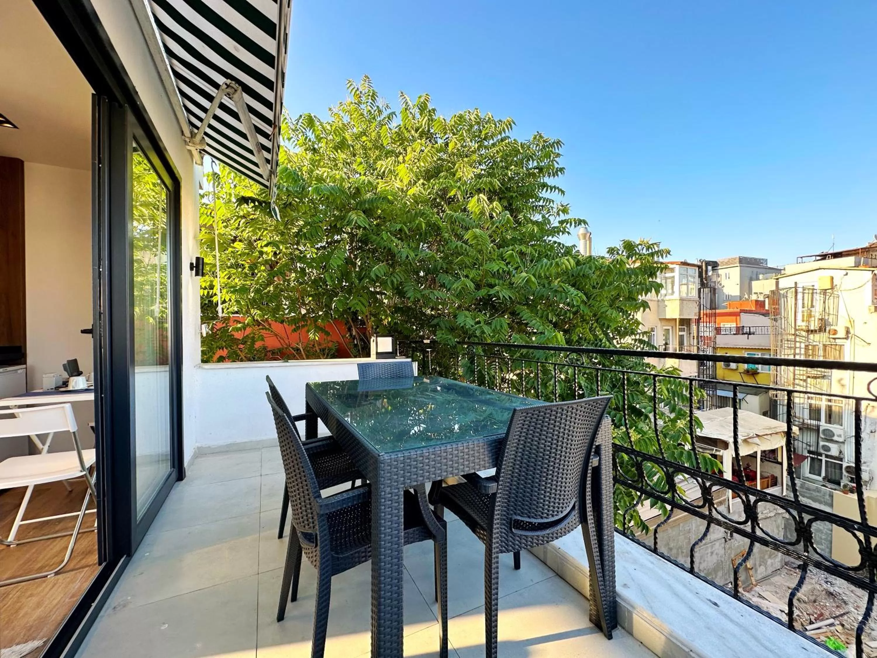 Patio in Sultan Pier Hotel