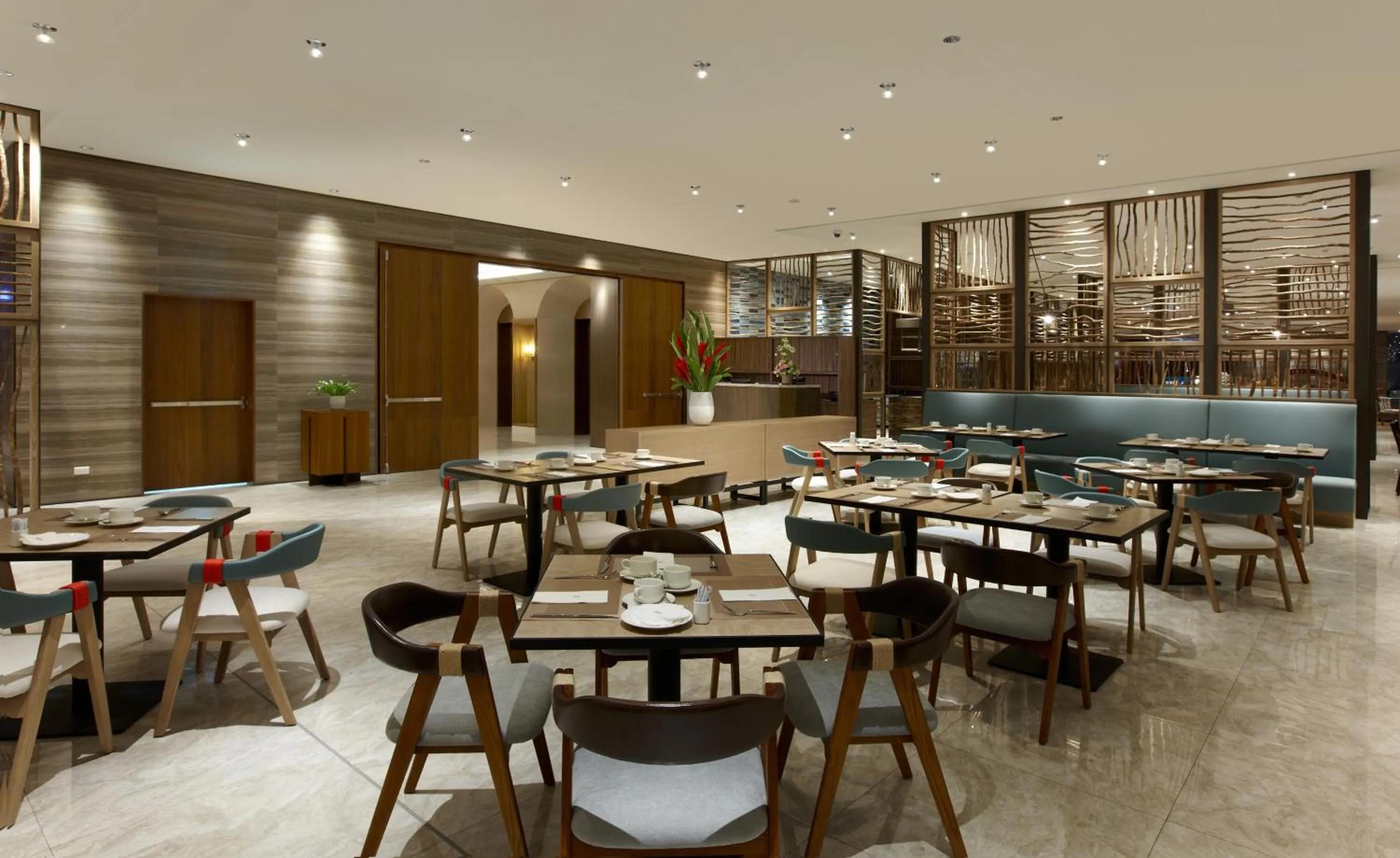 Restaurant/places to eat in Discovery Hotel
