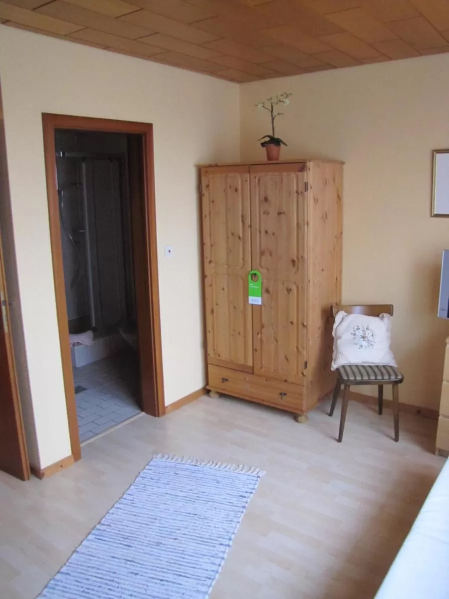 Bed in "Unter den Kastanien"