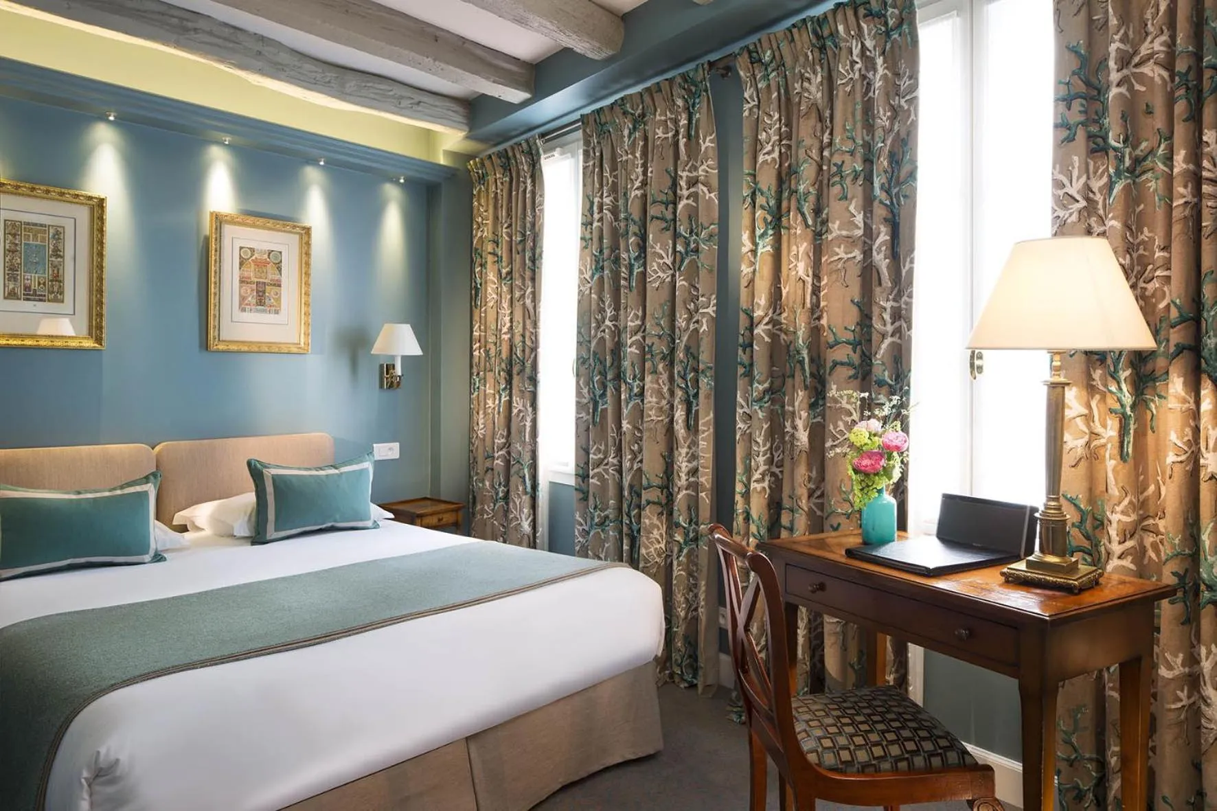 Bedroom, Bed in Le Relais Saint Honoré