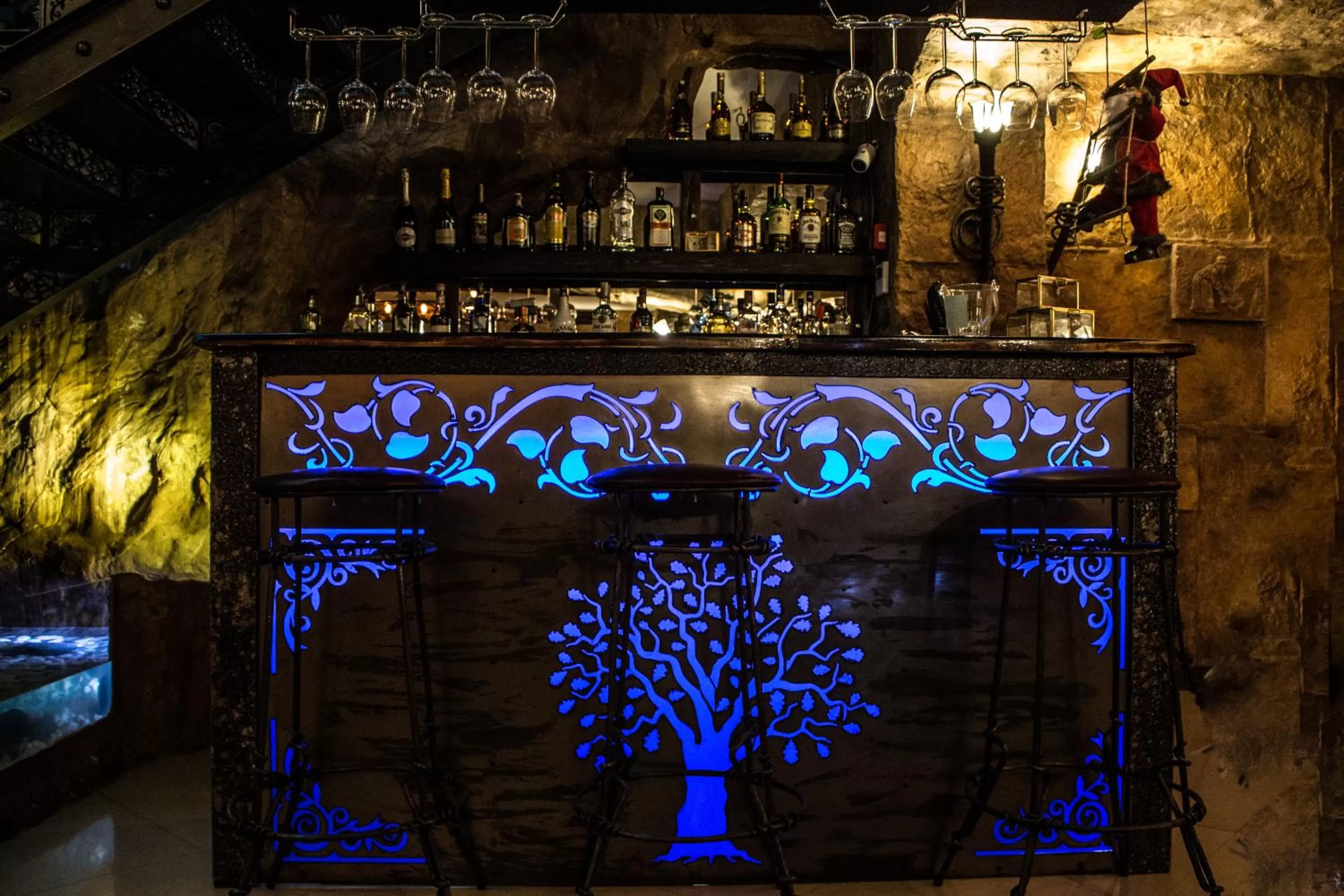 Restaurant/places to eat in BG Palace Hotel