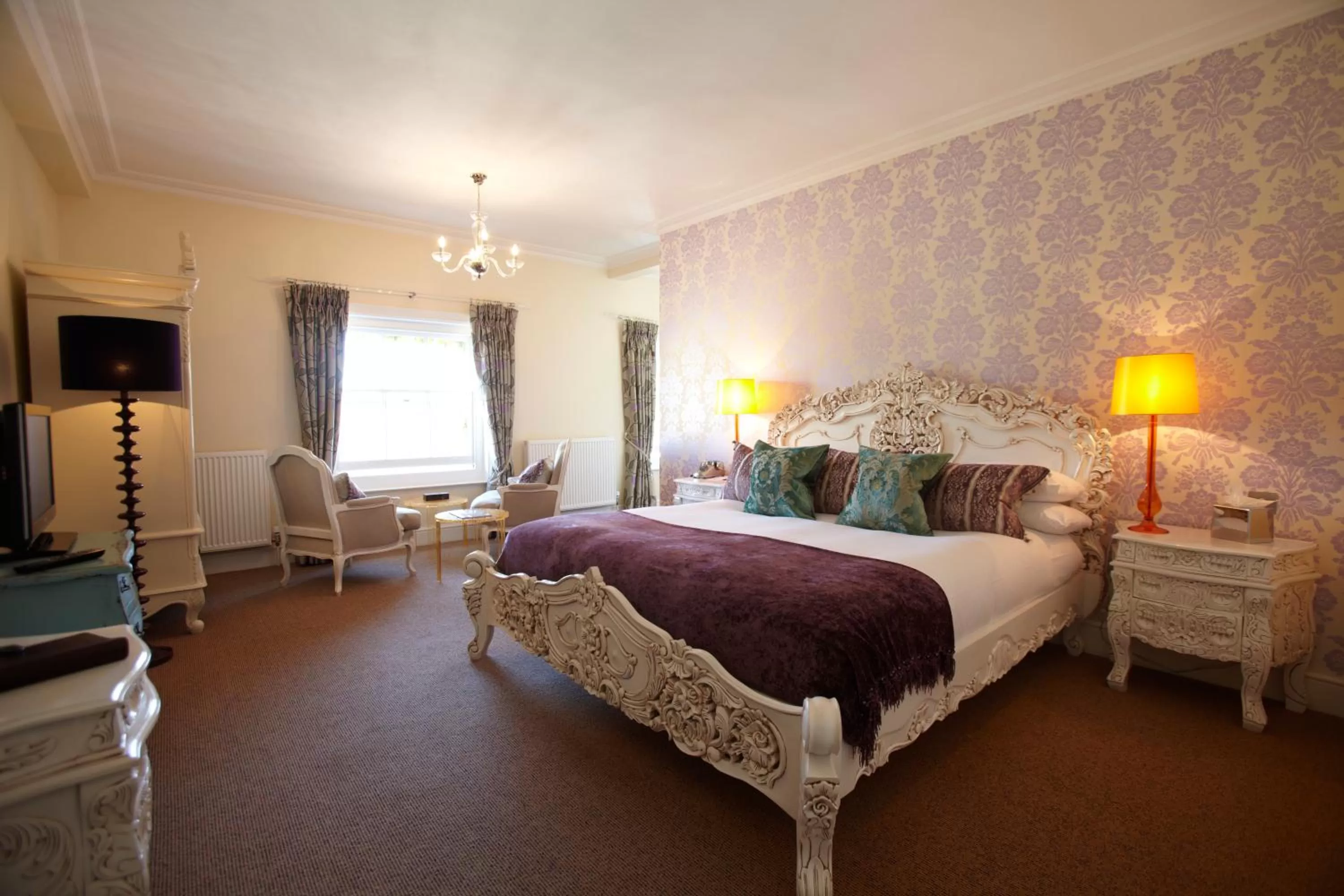 Photo of the whole room, Bed in Angel Hotel