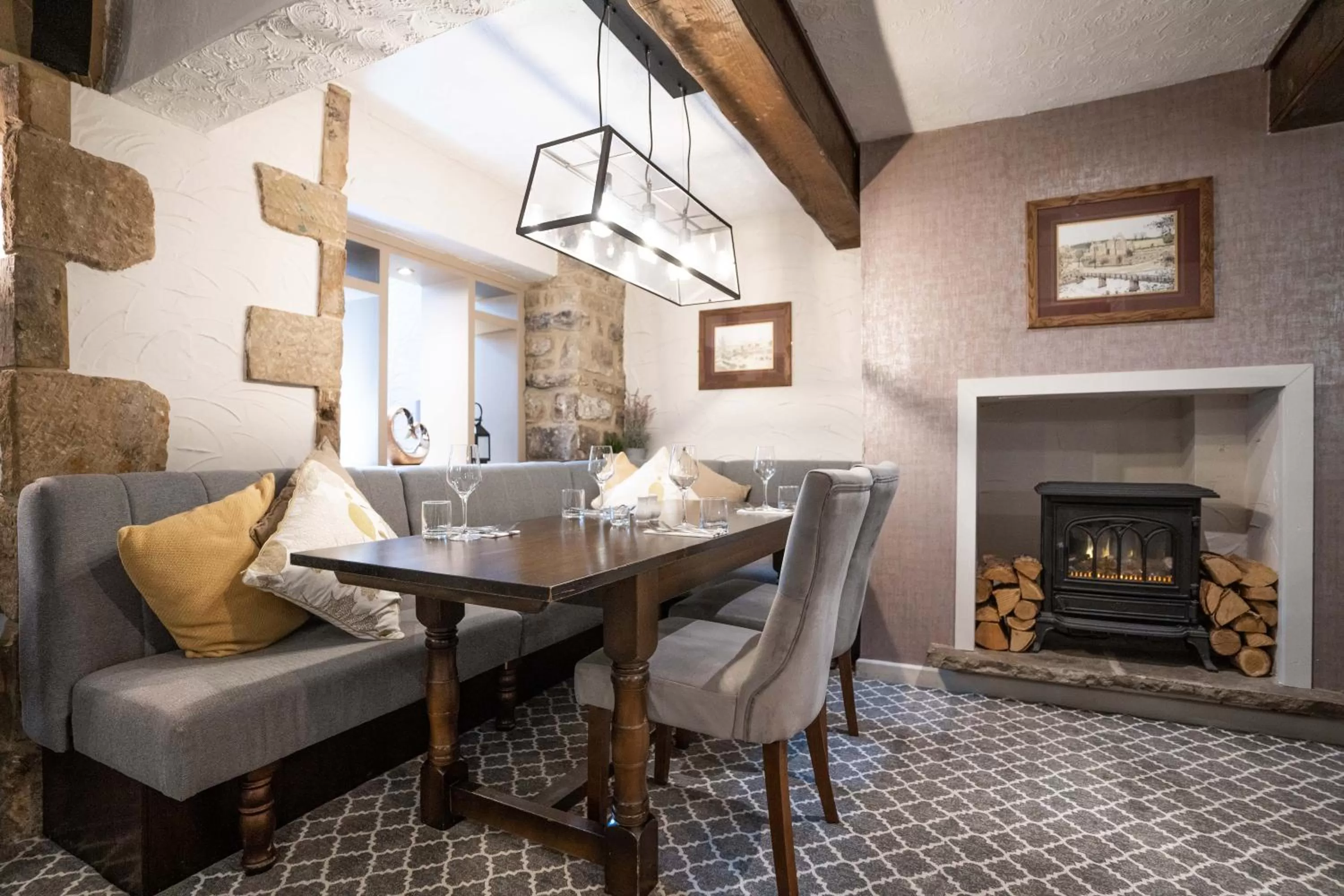 Restaurant/places to eat in Black Horse Hotel