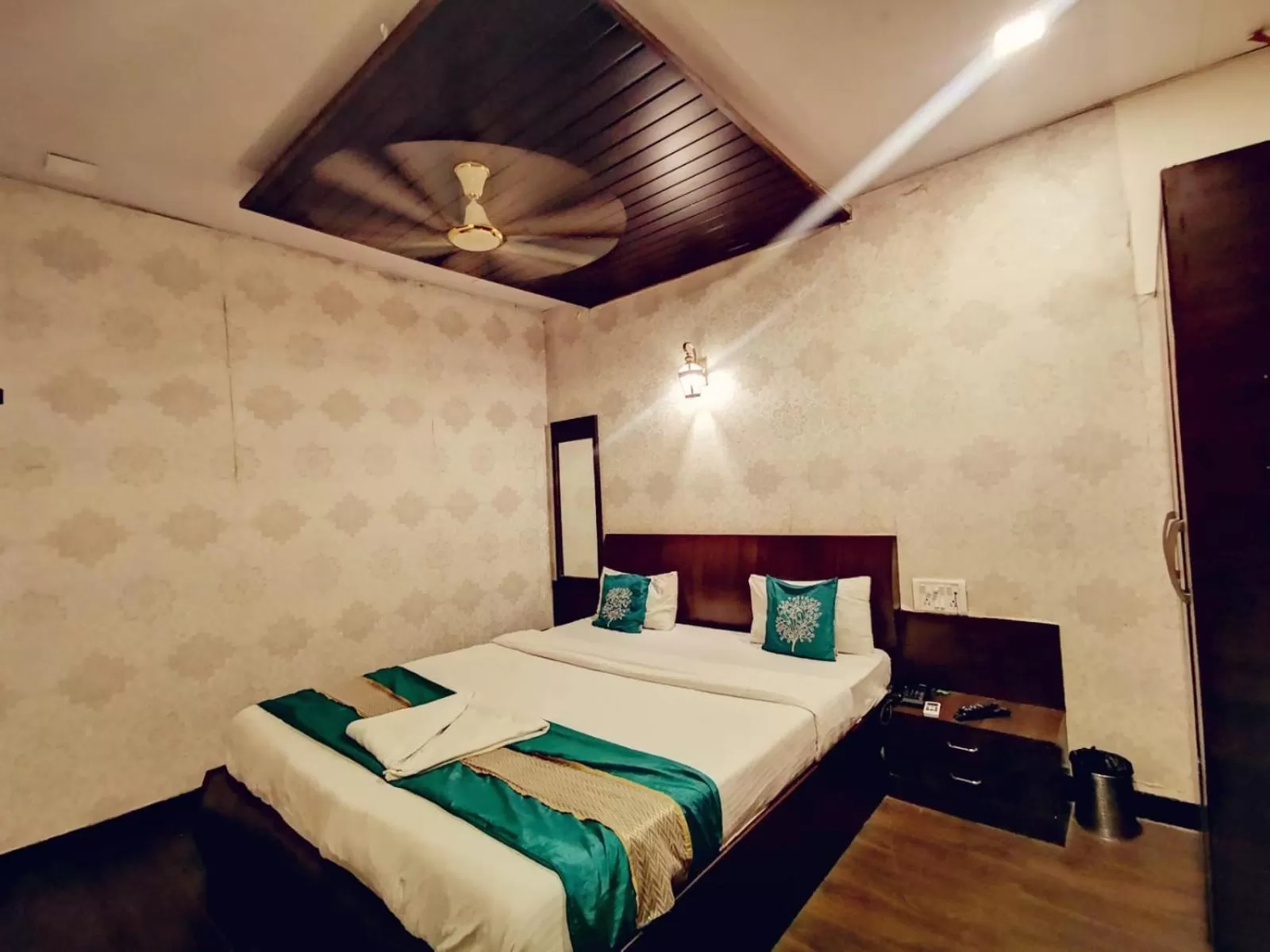 Bedroom in Sai Sharan Stay Inn- Near MIDC Turbhe Navi Mumbai