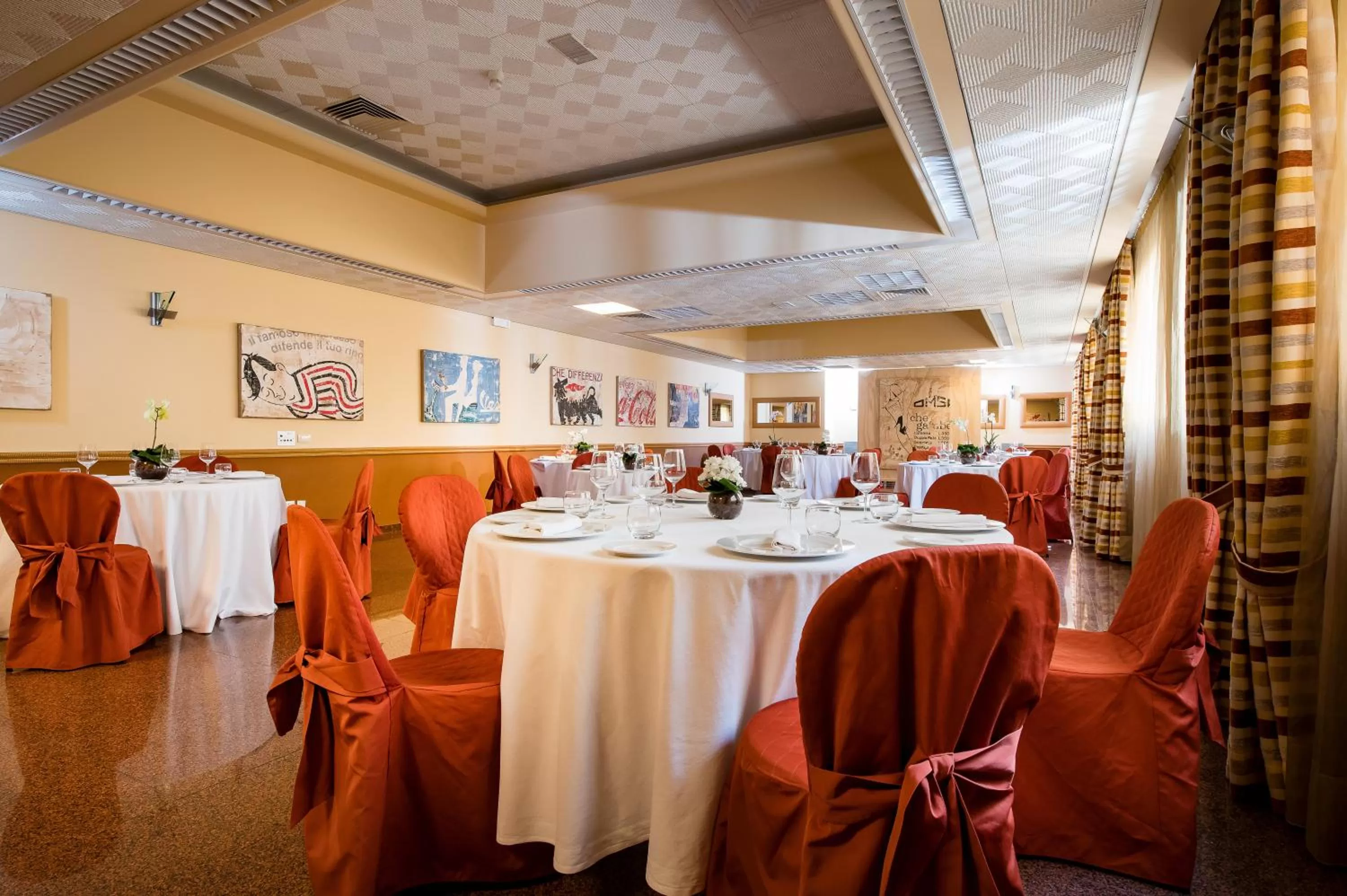 Restaurant/places to eat in Astoria Palace Hotel