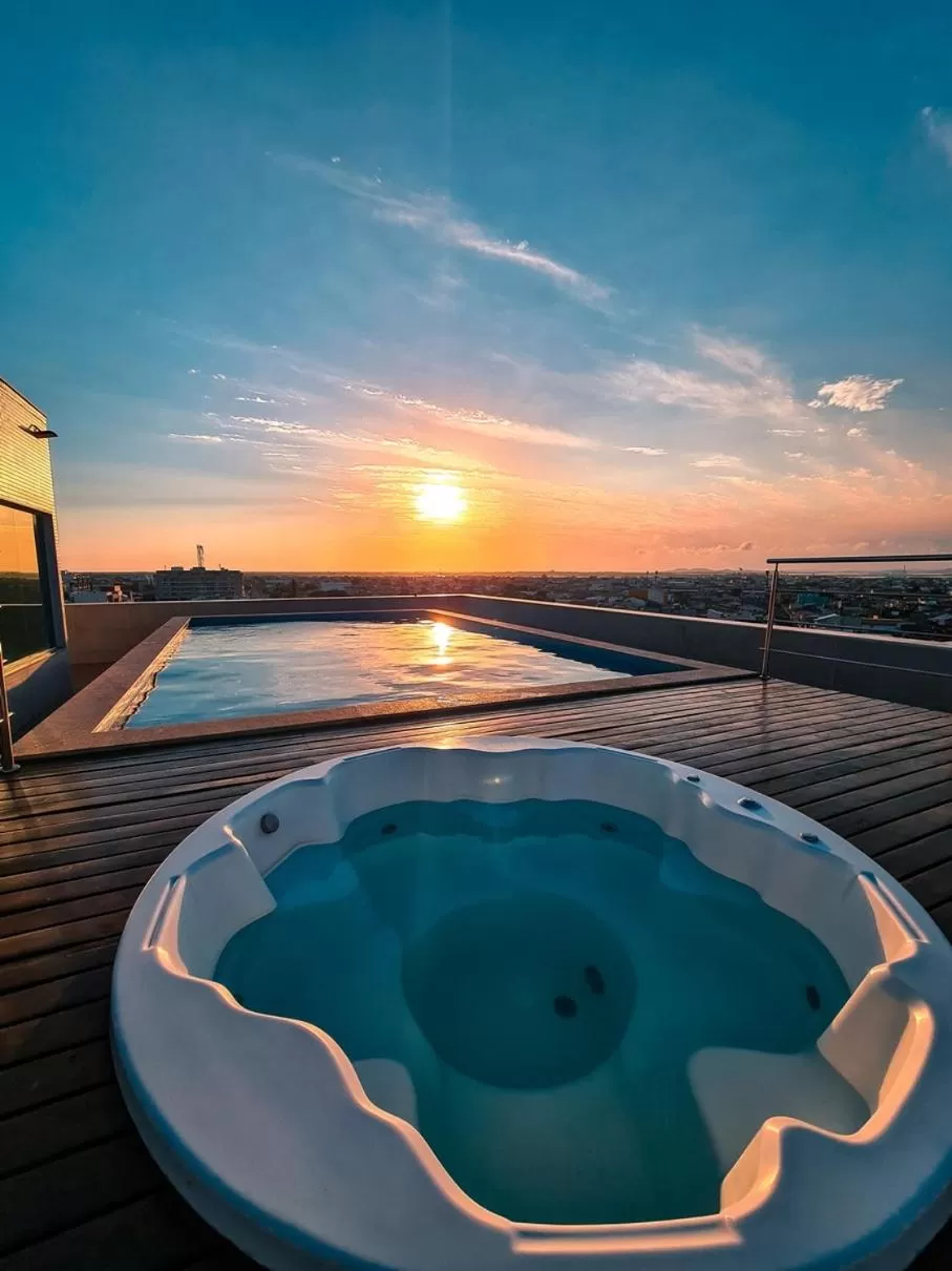 Hot Tub in Paradiso Corporate