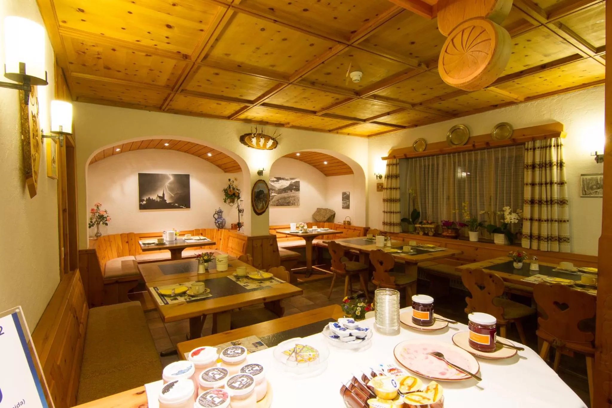 Restaurant/Places to Eat in Garni Alpenrose - Grusaida