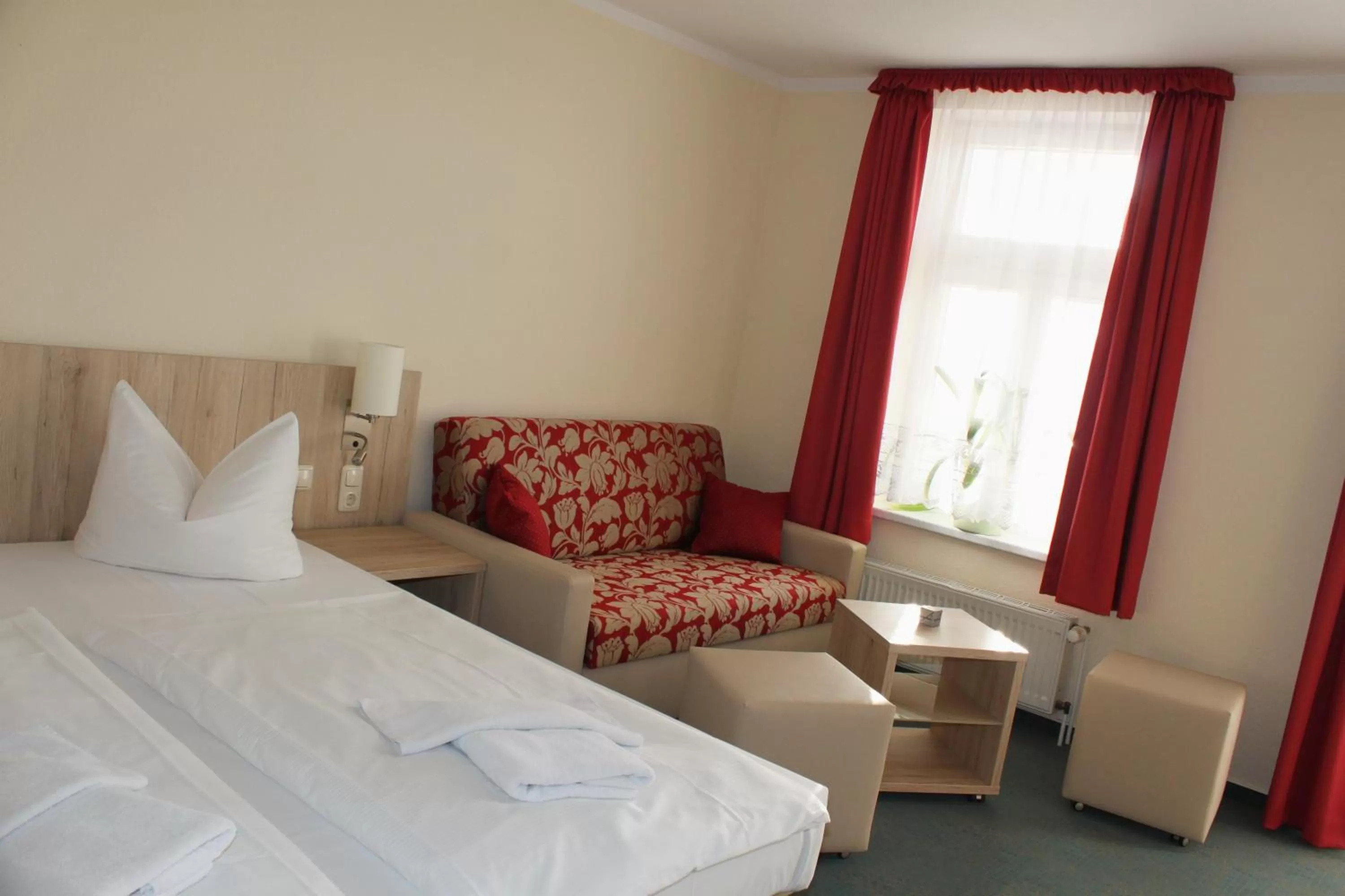 Living room, Bed in Hotel Villa Elisabeth