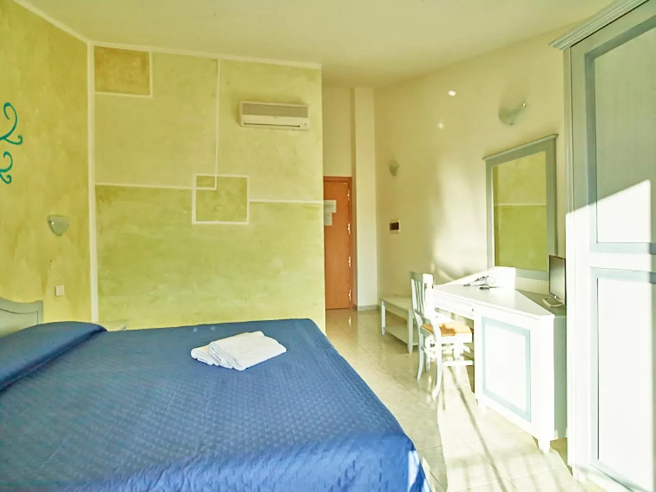 Photo of the whole room in Hotel Jasmine