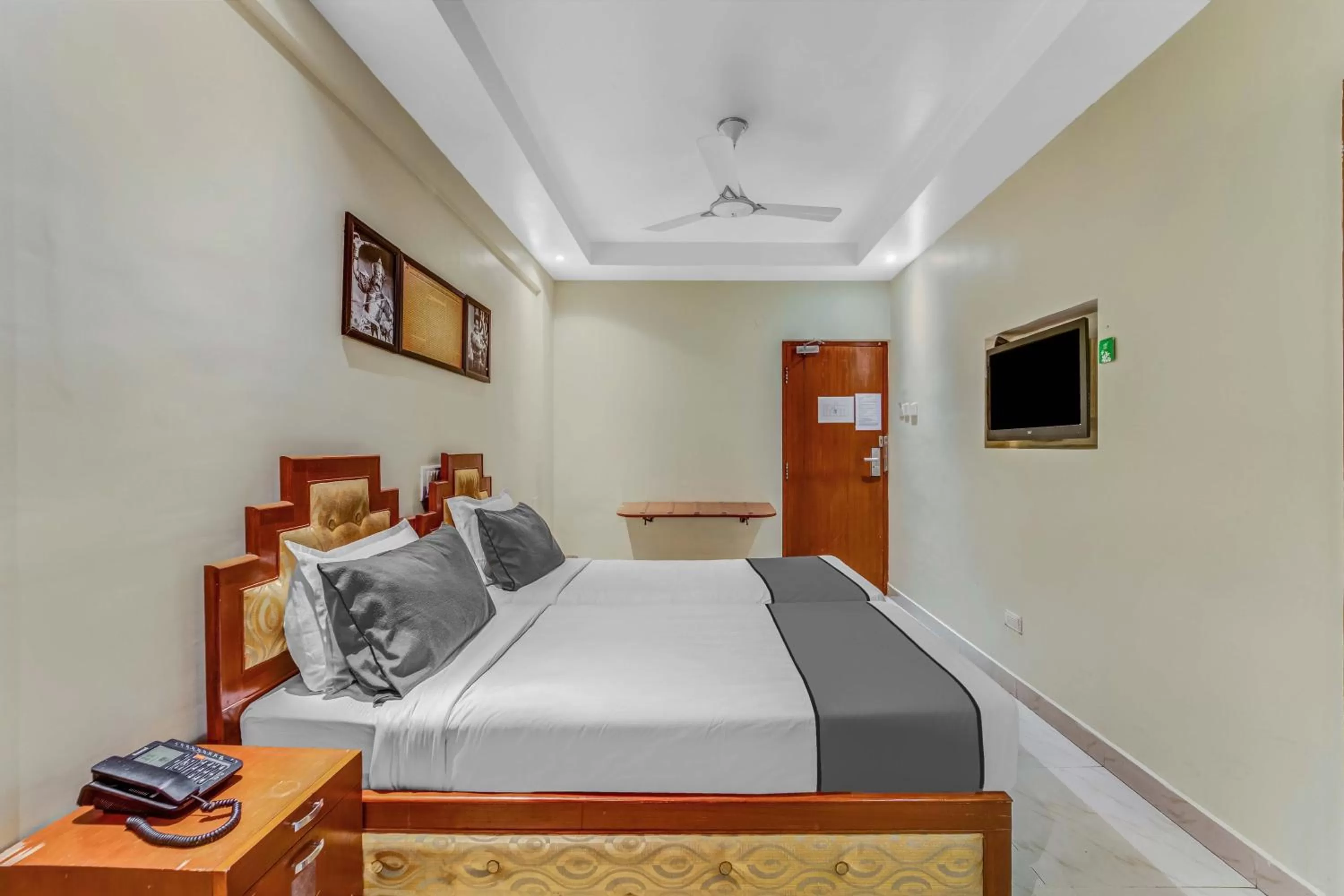 Bed in Upar Hotels Cinecity Kodambakkam RAGHAVENDRA MANDAPAM