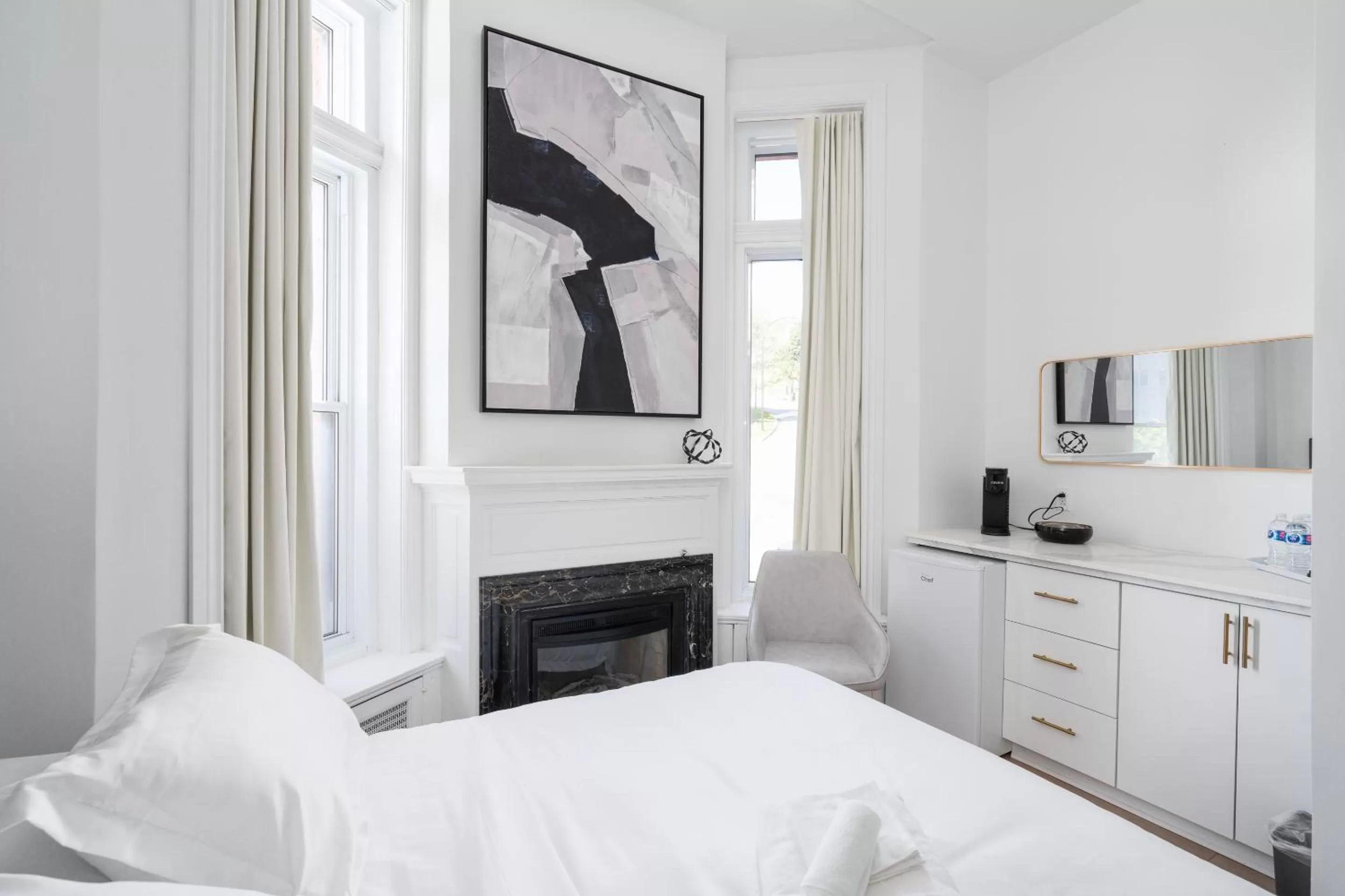 Bed in Le Penfield Par Nomade MTL