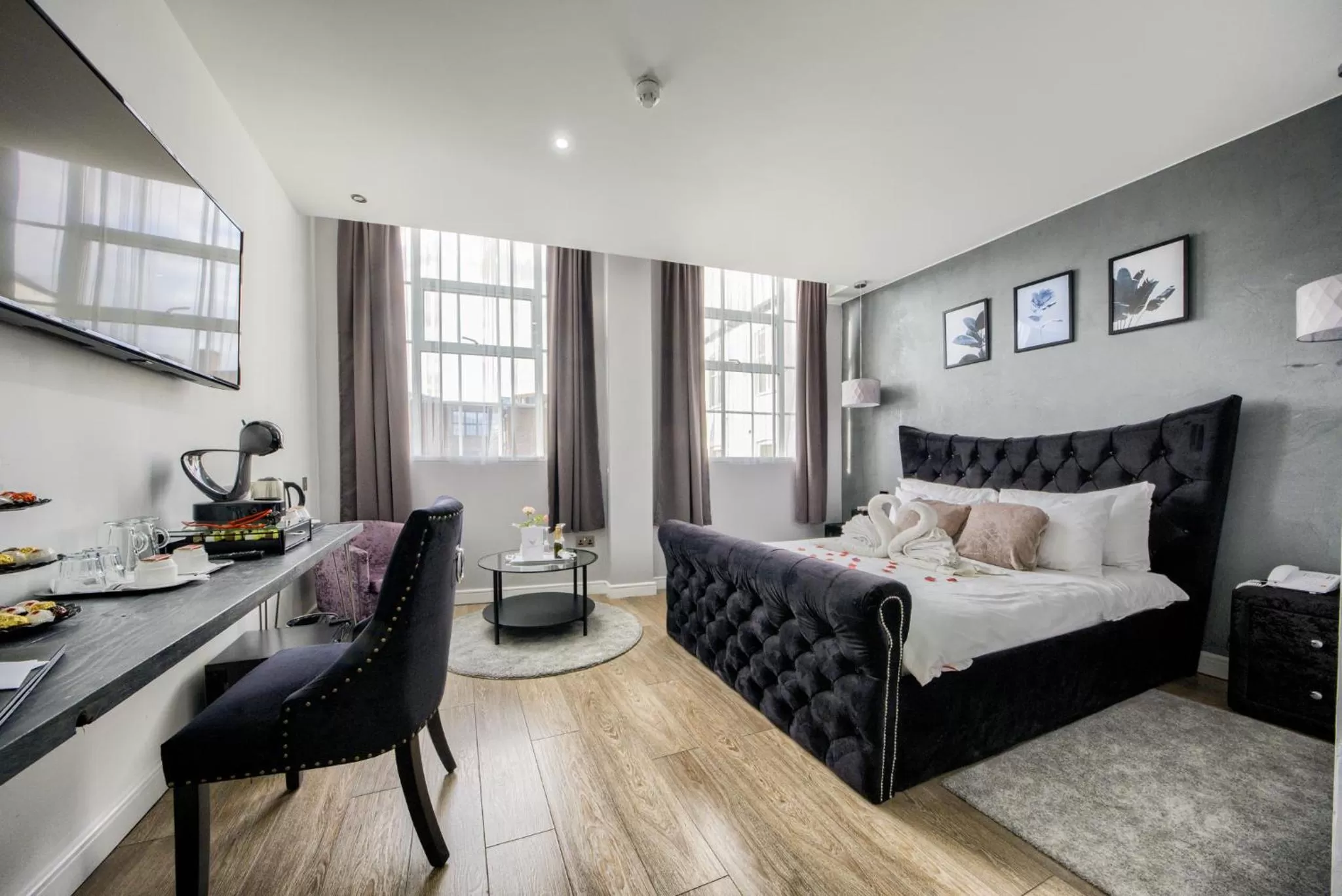 Photo of the whole room, Bed in Villare Leicester City Centre hotel