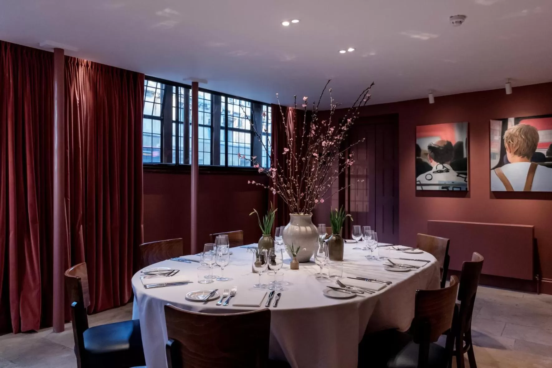 Restaurant/places to eat in Old Bank Hotel