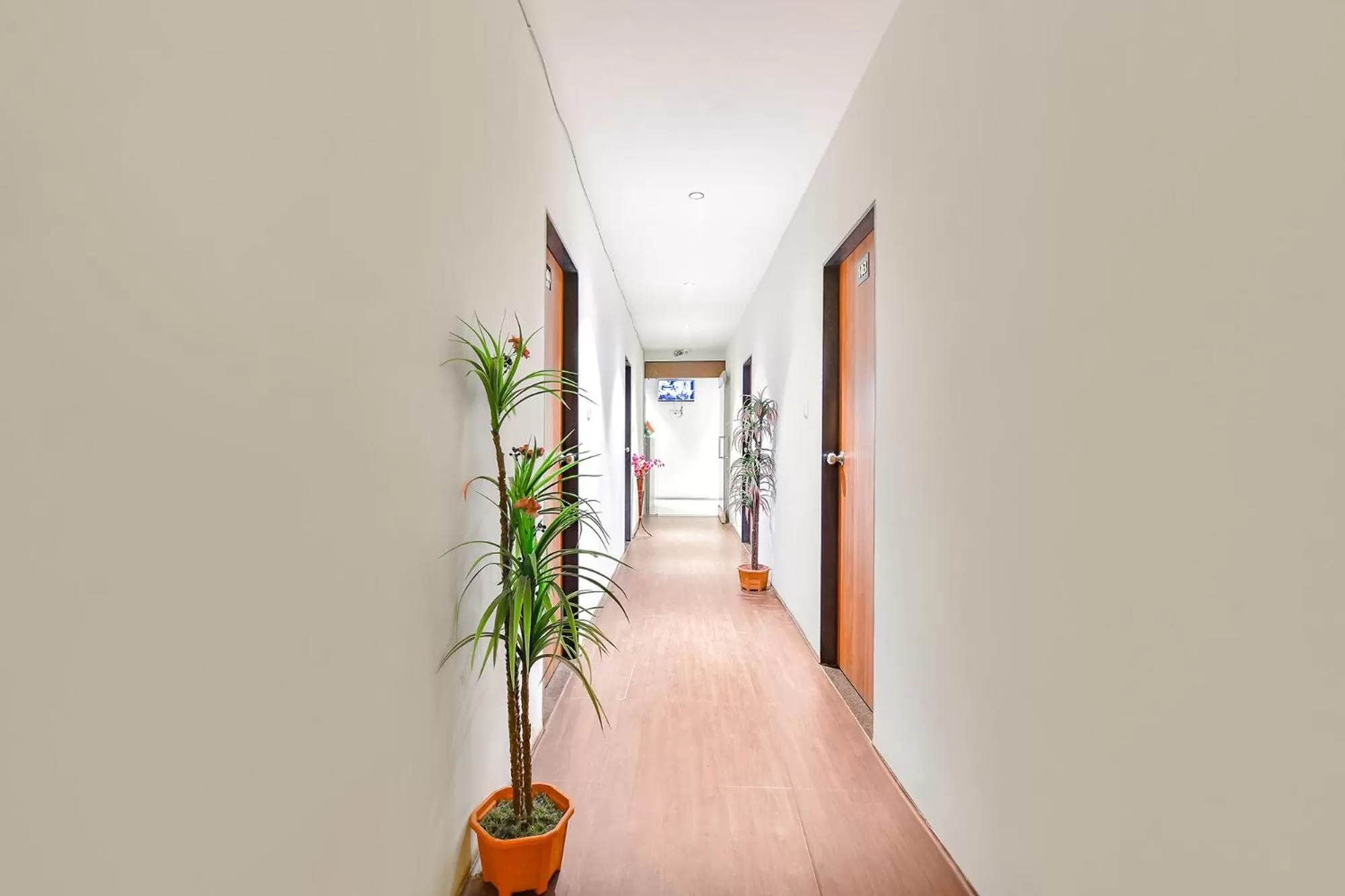 Lobby or reception in FabHotel Nidhivan, Udhna Junction