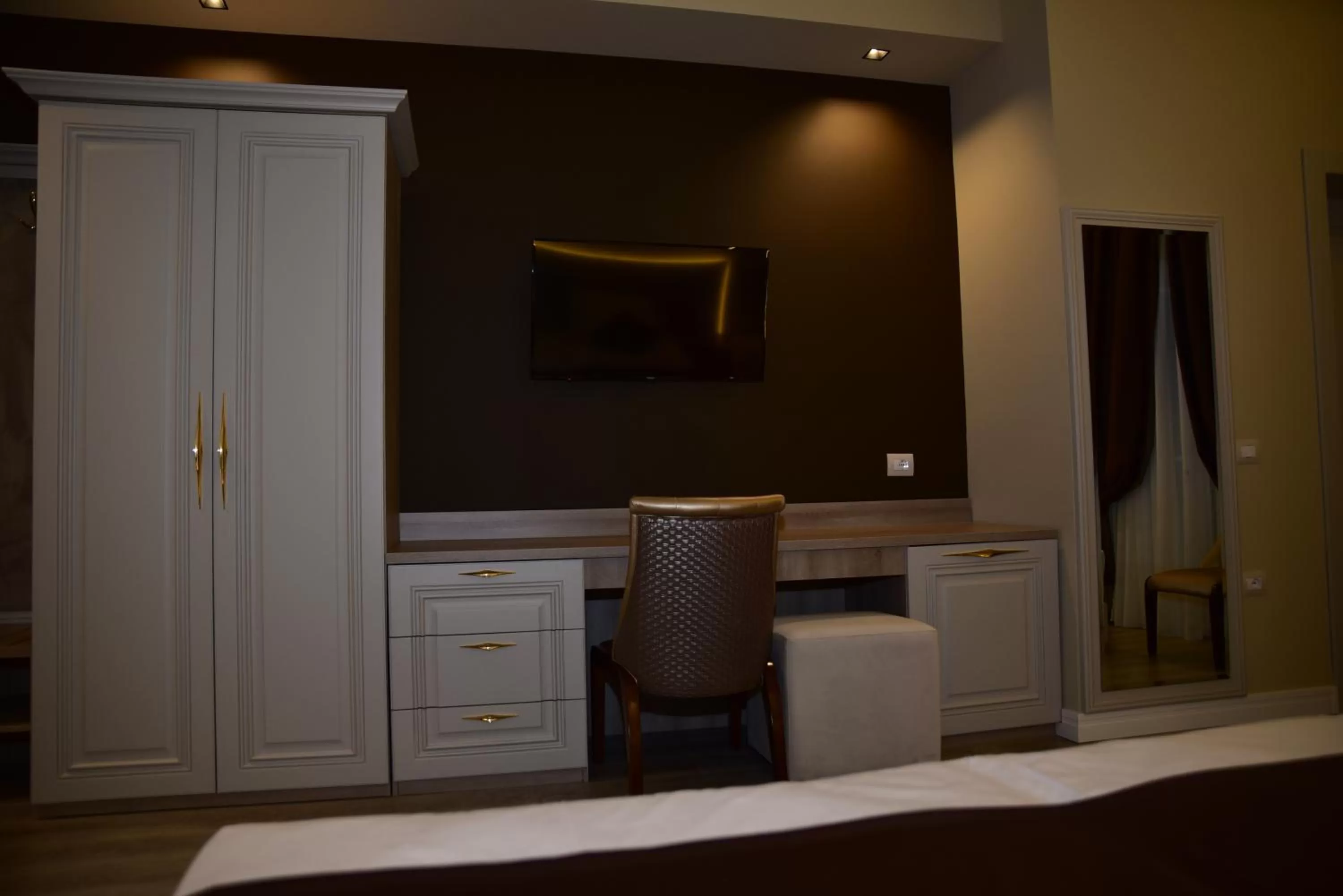 TV/Entertainment Center in The King Resort