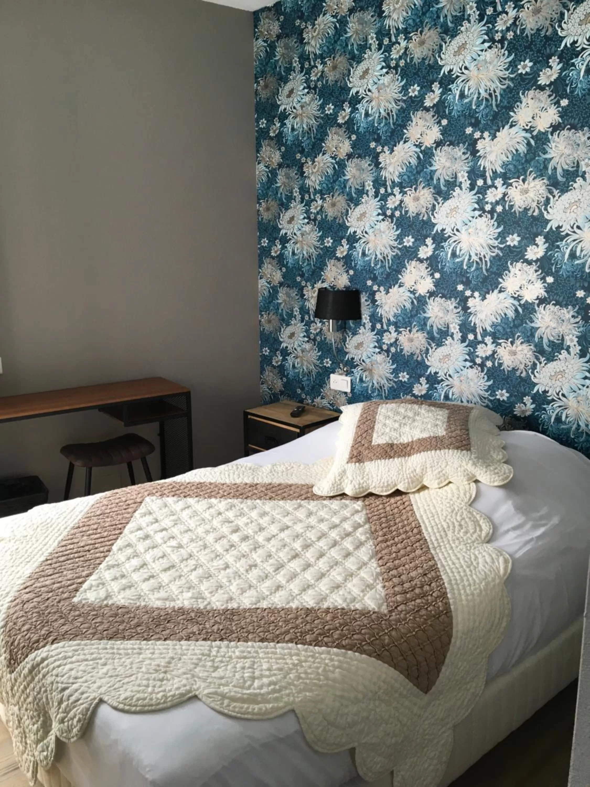 Bed in Hôtel & Appartements Le Florence