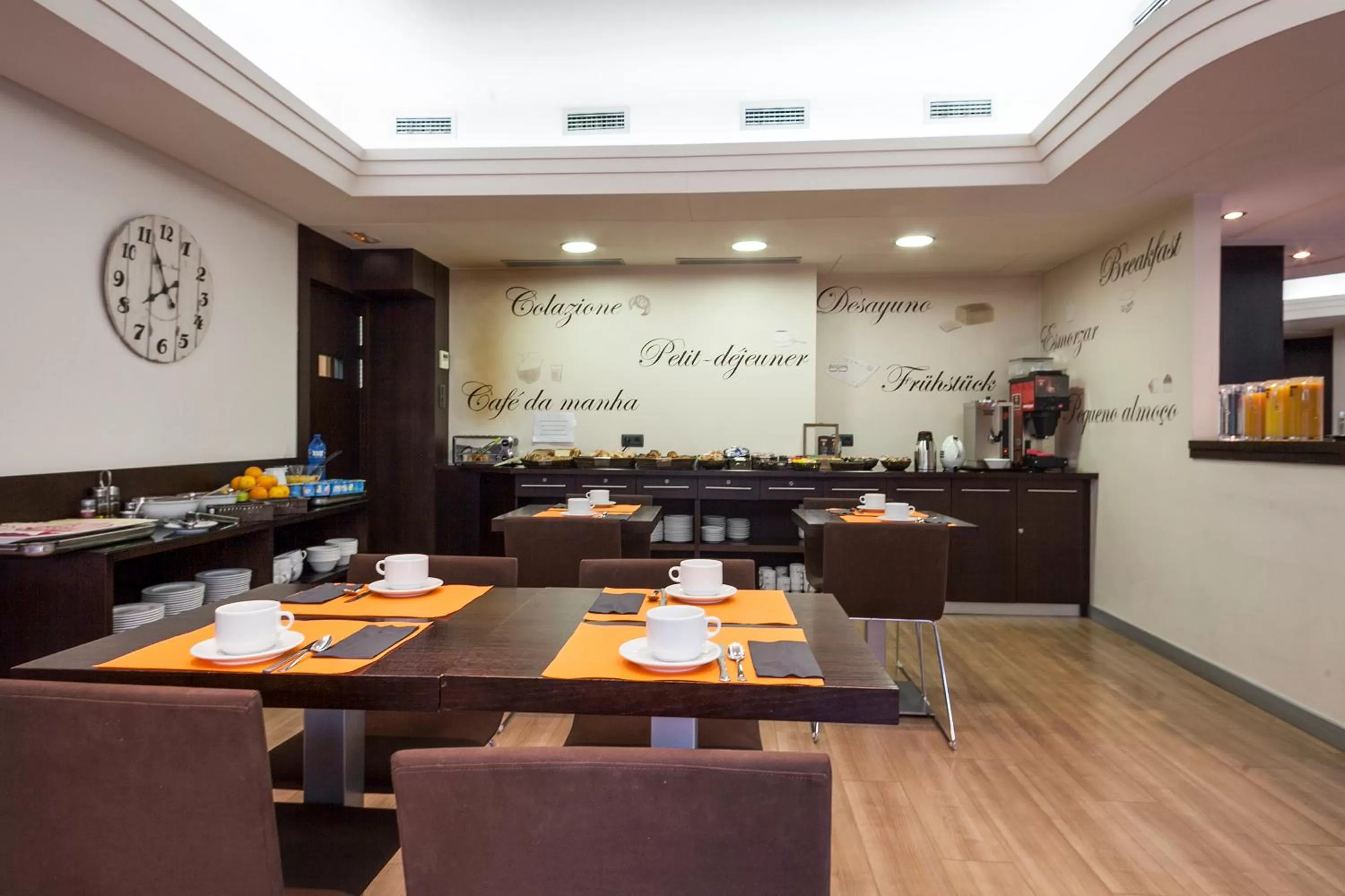 Restaurant/places to eat in Acta Antibes