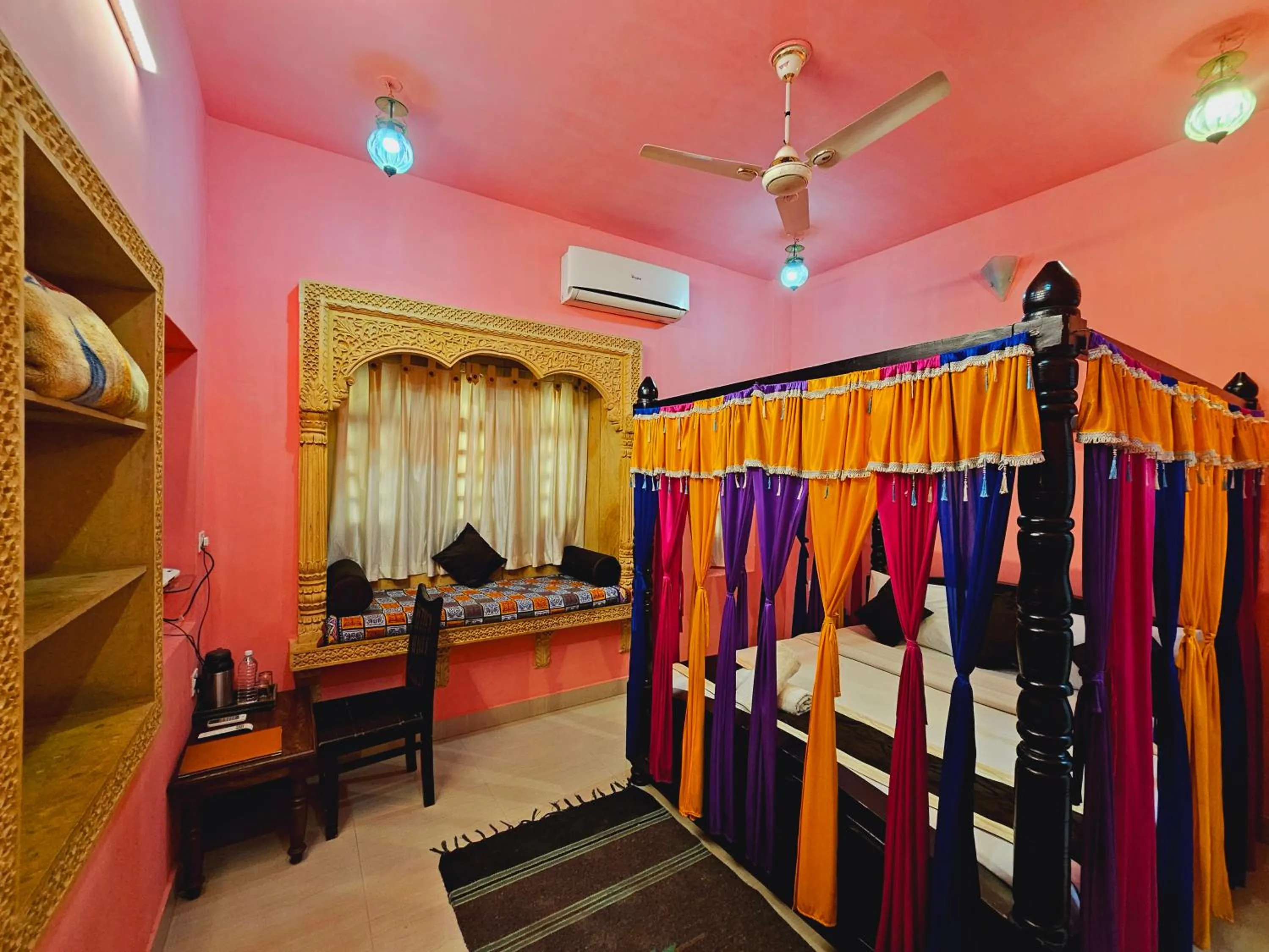 Bed in Hotel Royal Haveli