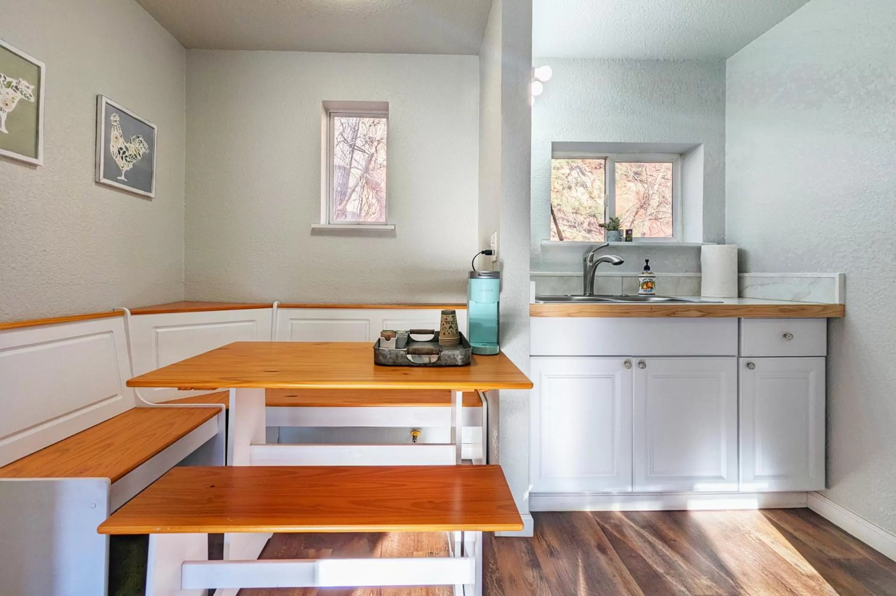 Coffee/tea facilities in The Fountain Creek Inn of Manitou Springs