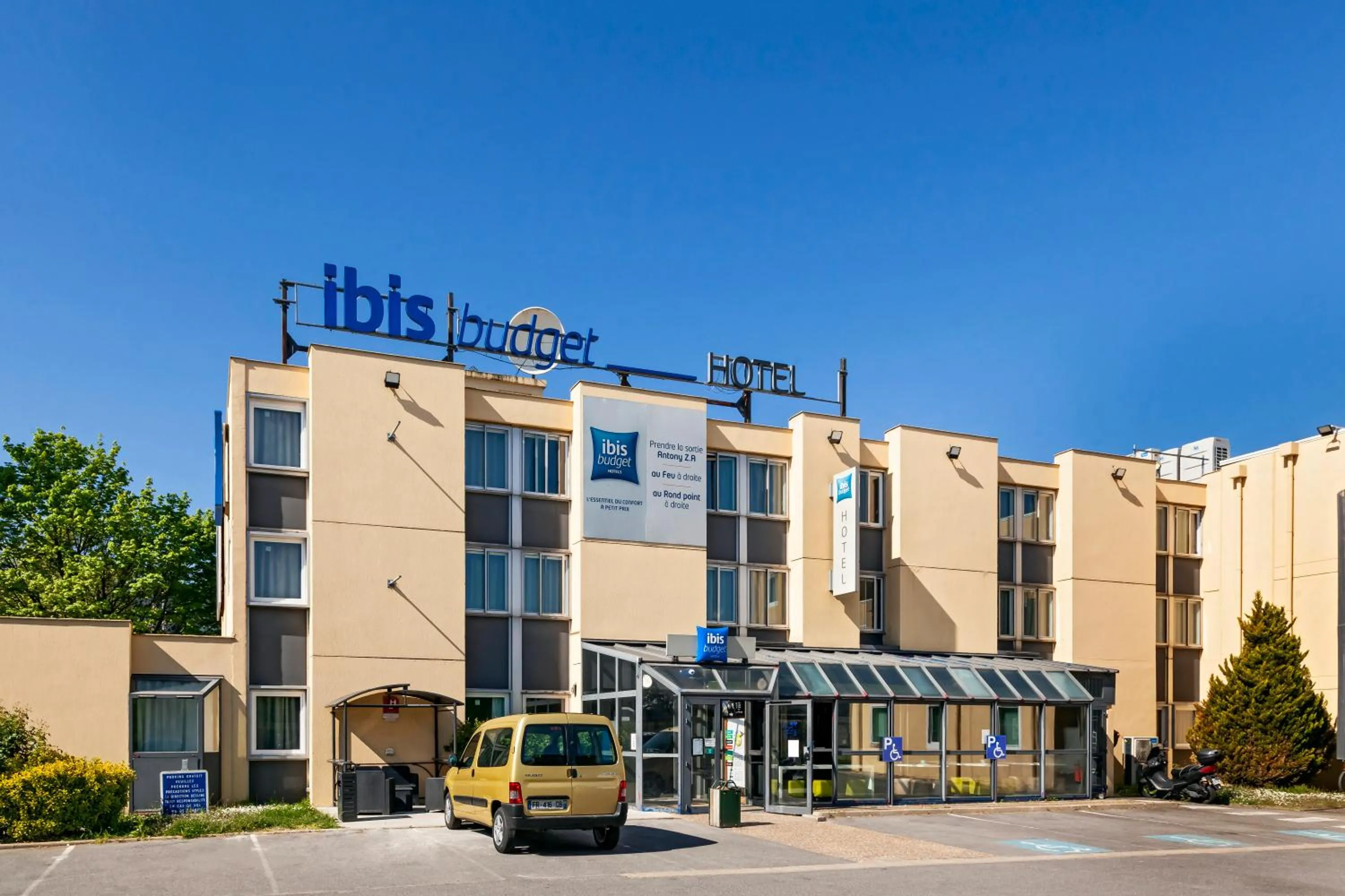 Property building in ibis budget Antony Massy rénové 2024