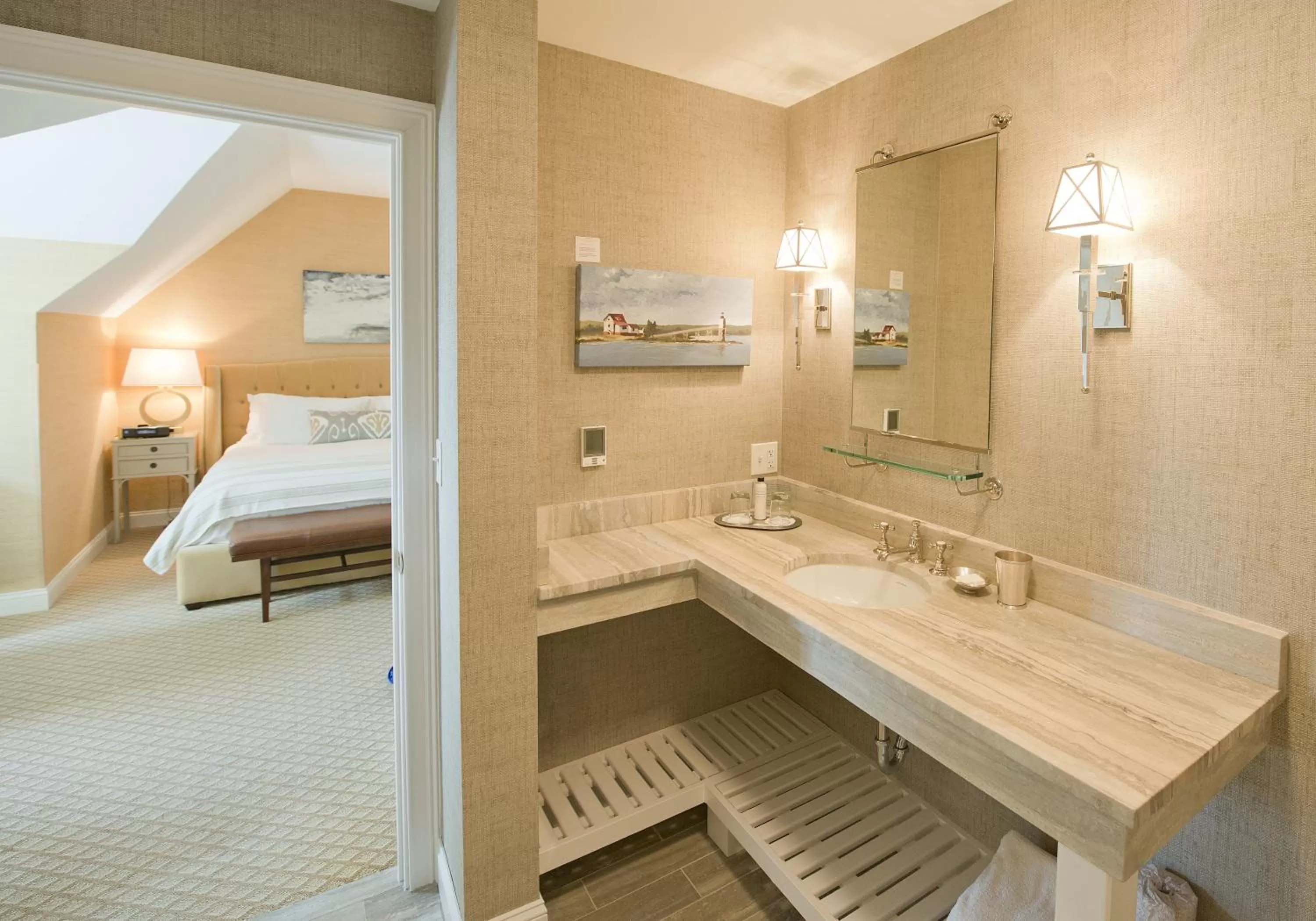 Shower, Bed in The Grand Hotel