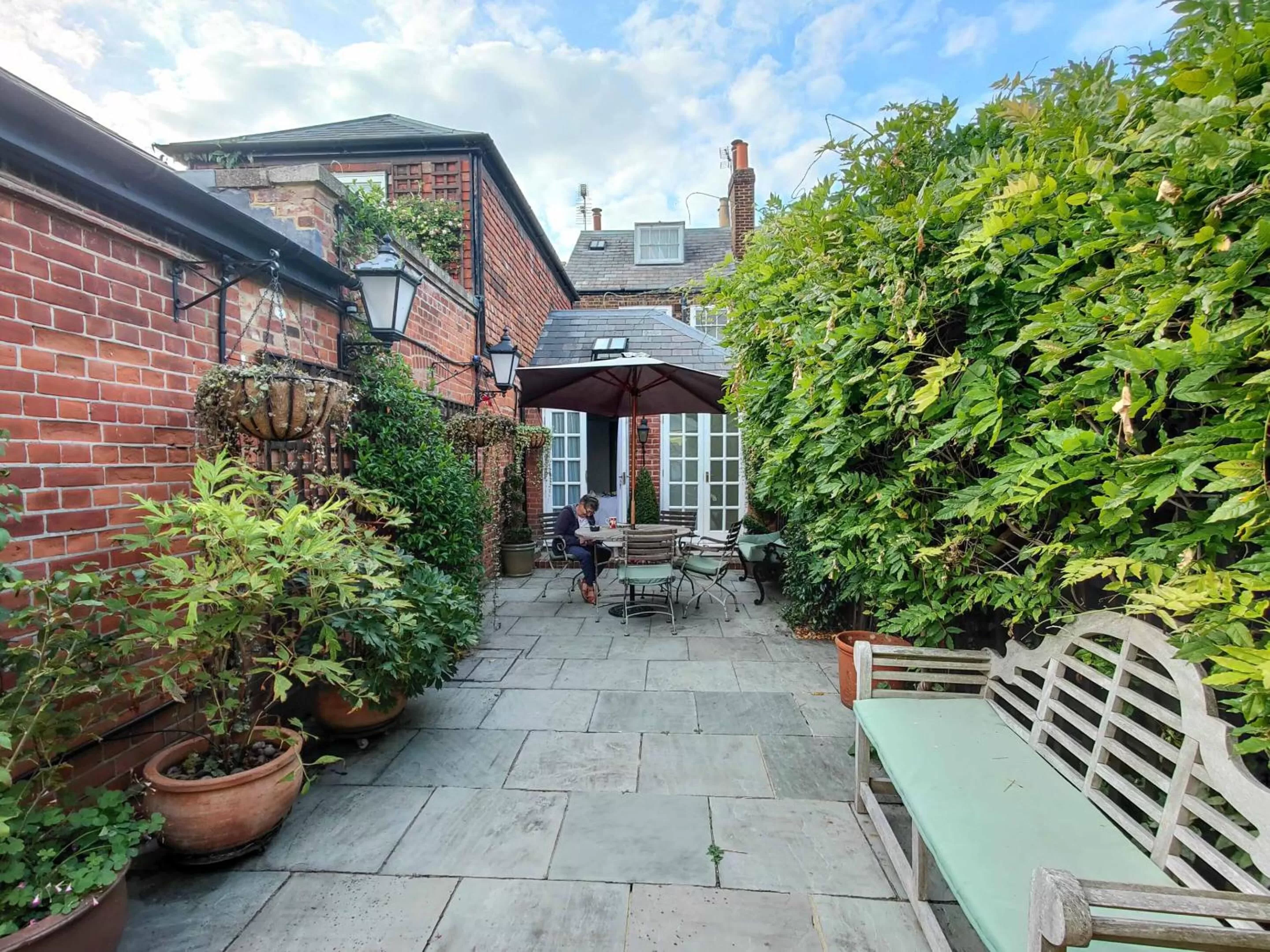 Garden, Property Building in Canterbury Black Horse