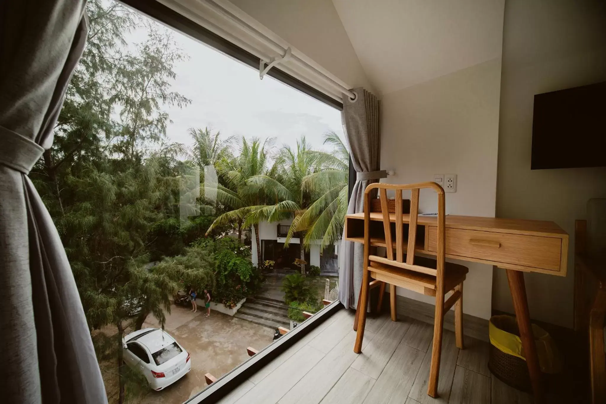 Deluxe Double or Twin Room with Pool View in The Watermark Beachside Hotel Deluxe Double or Twin Room with Pool View in The Watermark Beachside Hotel