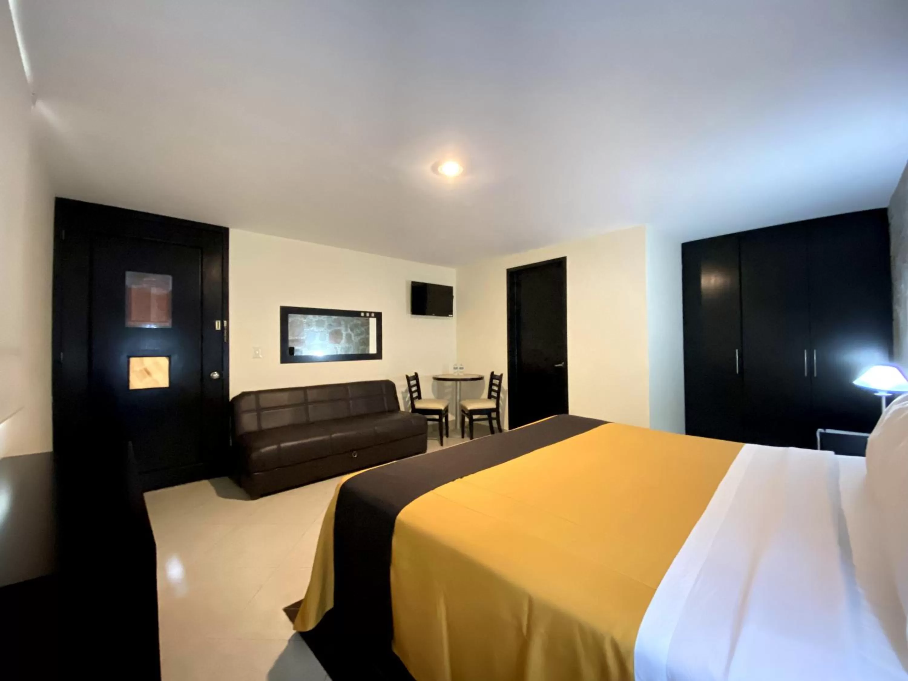 TV and multimedia, Bed in Hotel Escala Puebla Centro