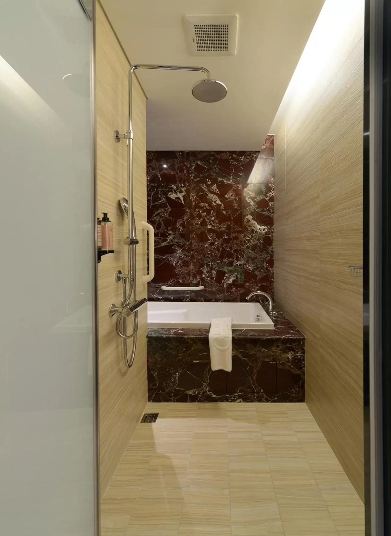 Shower in Golden Tulip RS Boutique Hotel-Tainan
