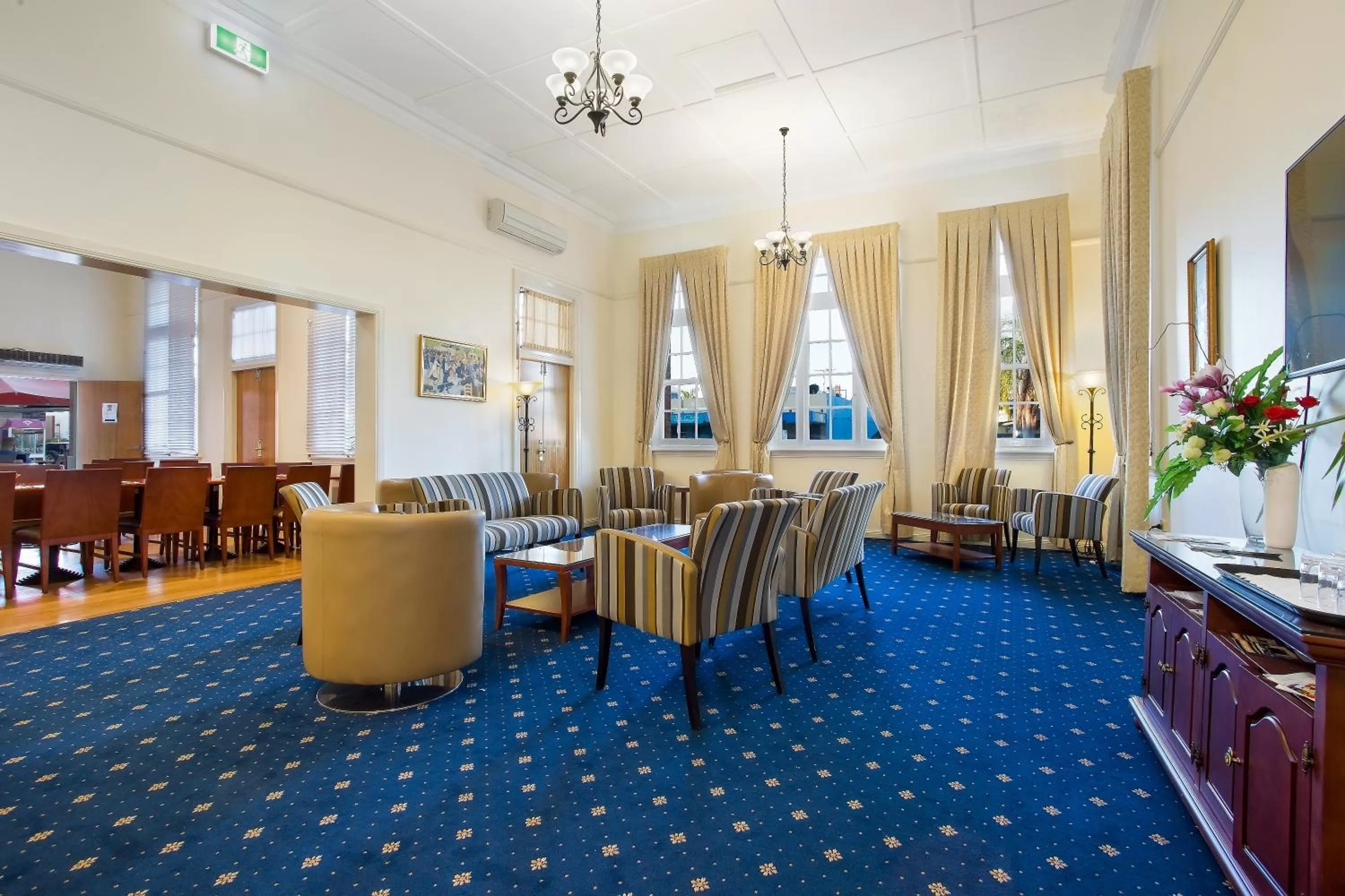 Lounge or bar in Quality Hotel Regent Rockhampton