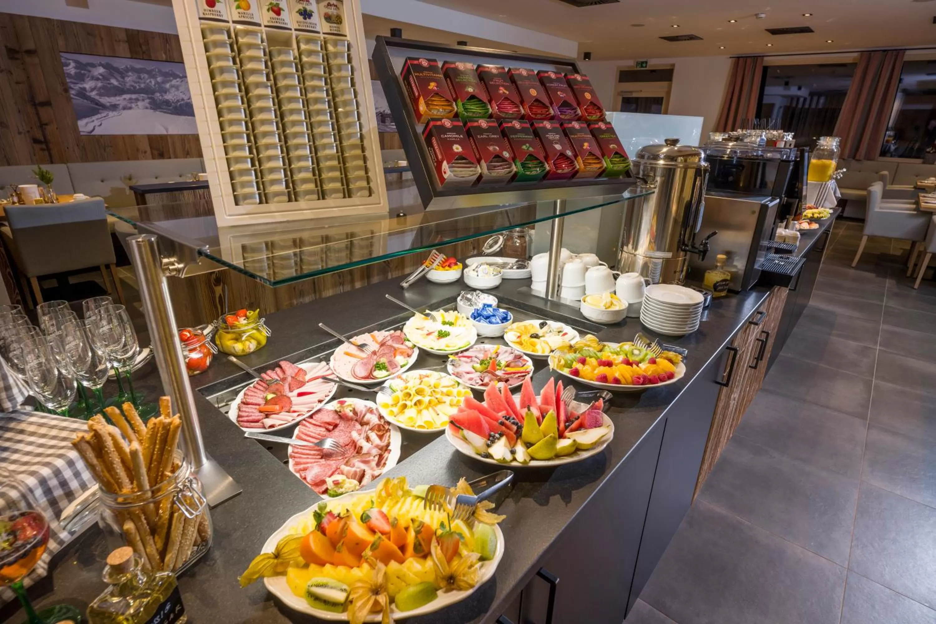 Continental breakfast in Alpenhof Hotel Garni Suprême